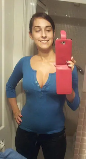 Brunette Gives Deep Throat Blowjob - Amateur Porn Pic