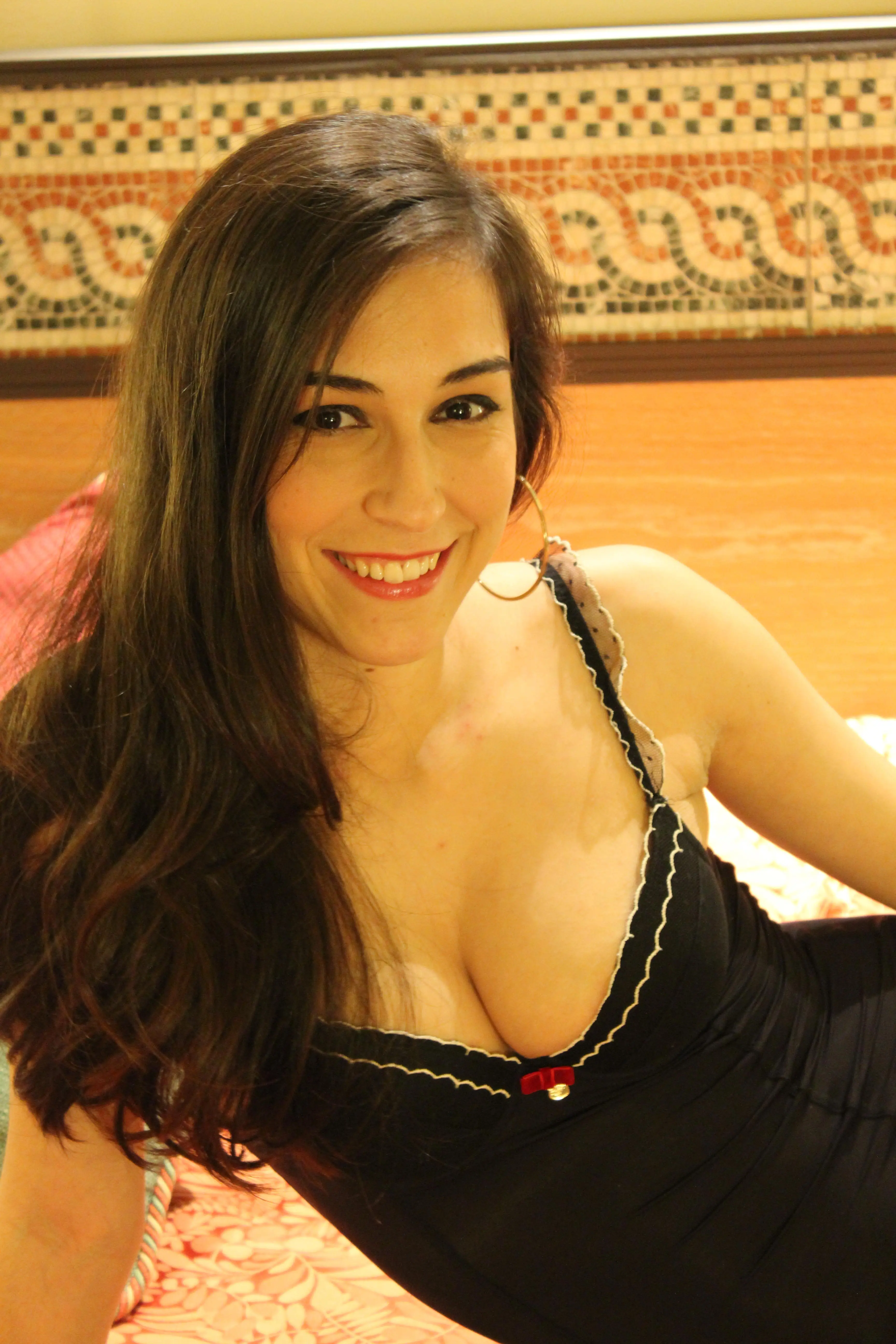 Brunette Gives Deep Throat Blowjob - Amateur Porn Pic