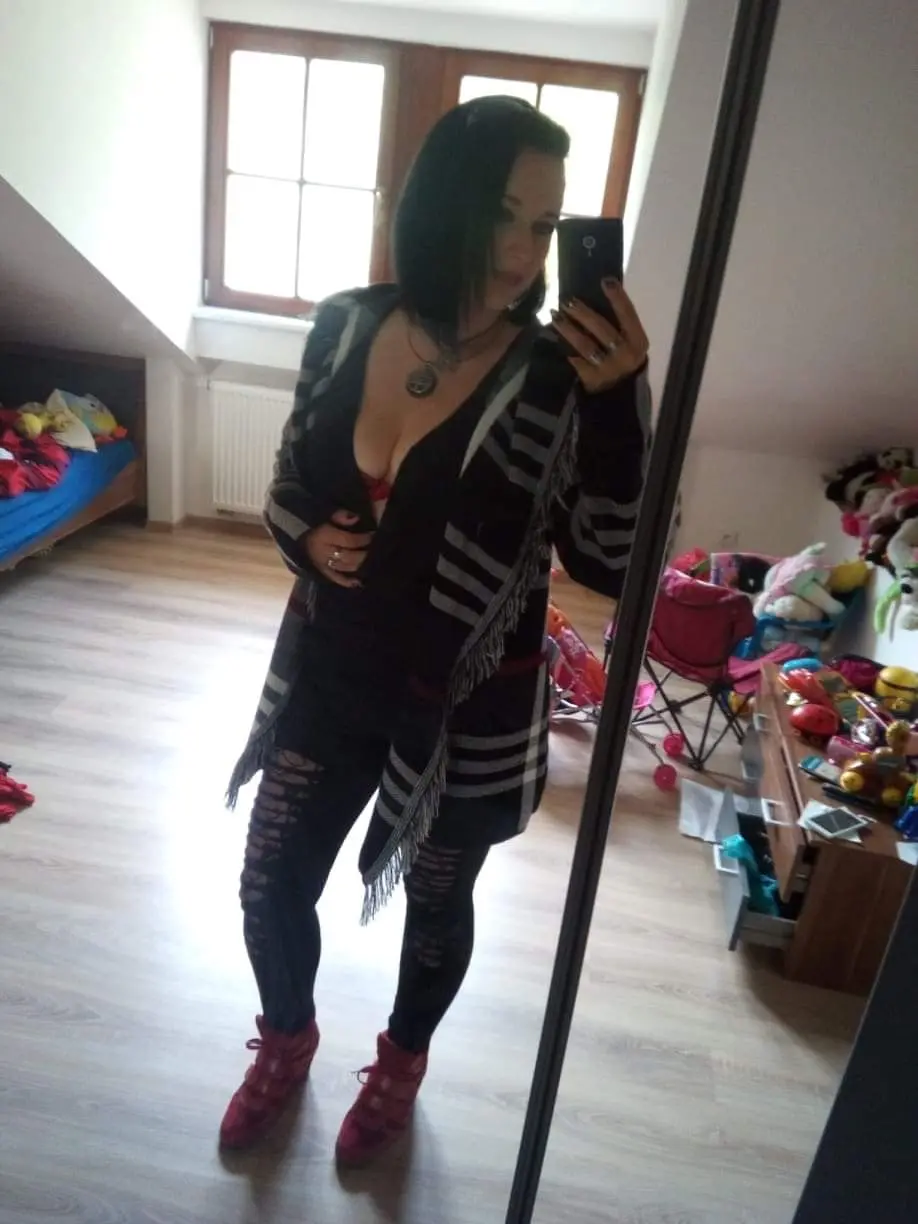 Explicit Amateur Porn Photos Pushing the Limits of Art: Intimate and Sensual Shots