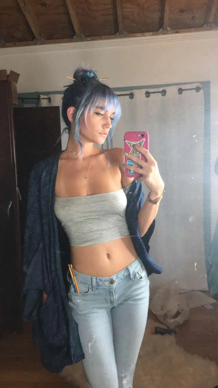 Seductive Amateur Photos of Cute Girl - Explicit Erotic Pictures