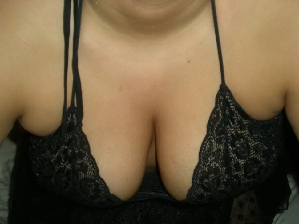 Exclusive Porn: Naked, Stripped, and Wet Beauty!