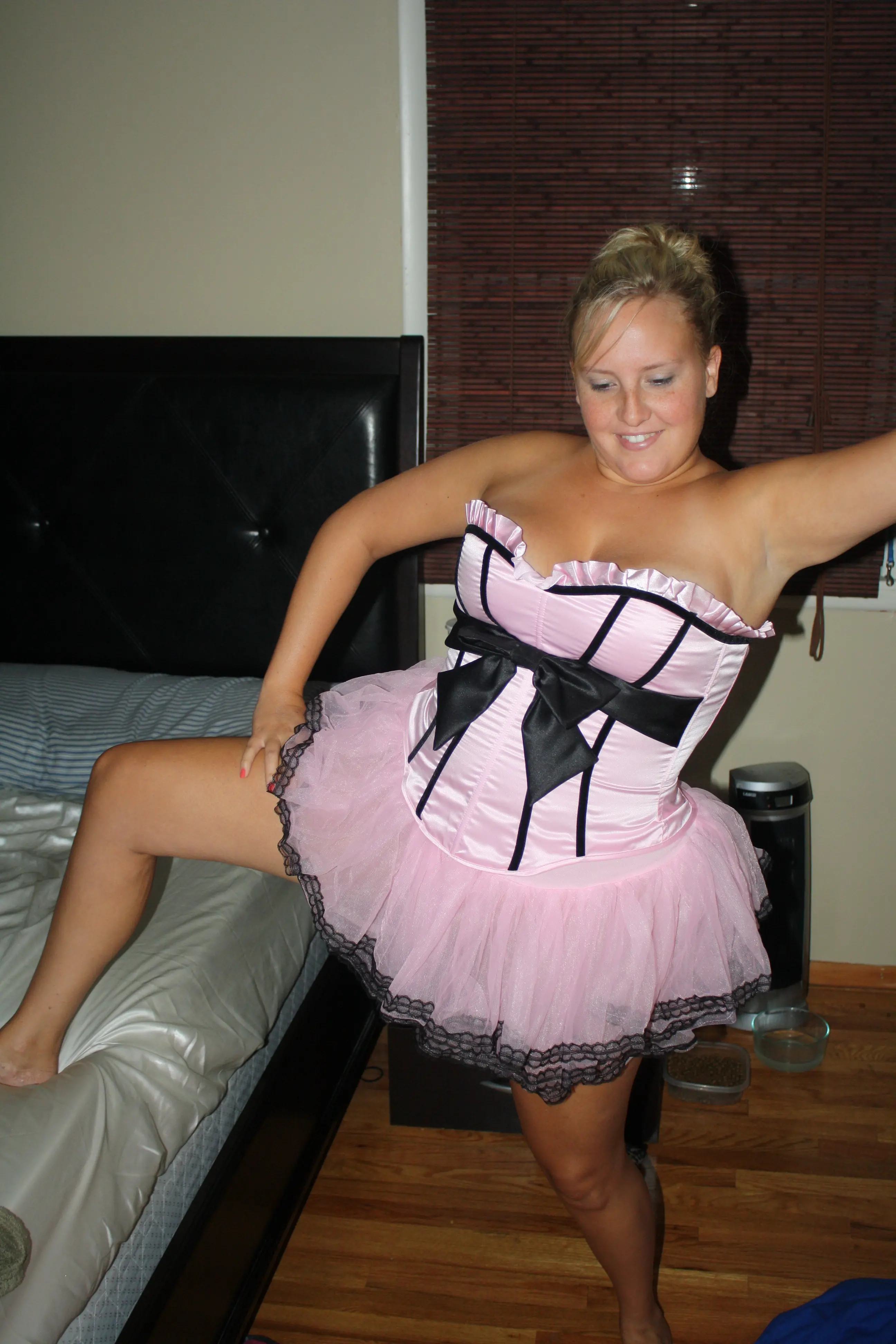 Exclusive Porn: Naked, Stripped, and Wet Beauty!