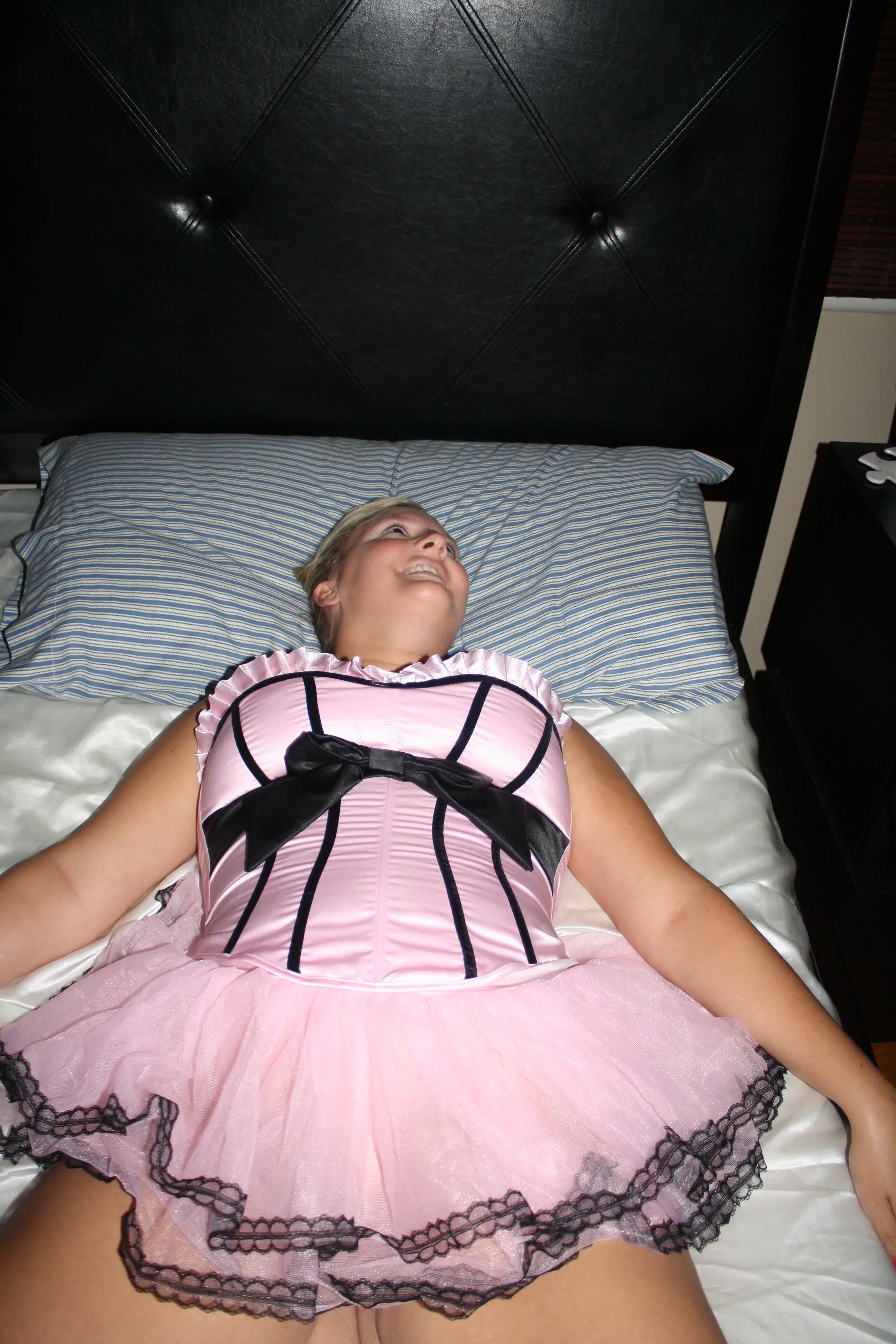 Exclusive Porn: Naked, Stripped, and Wet Beauty!