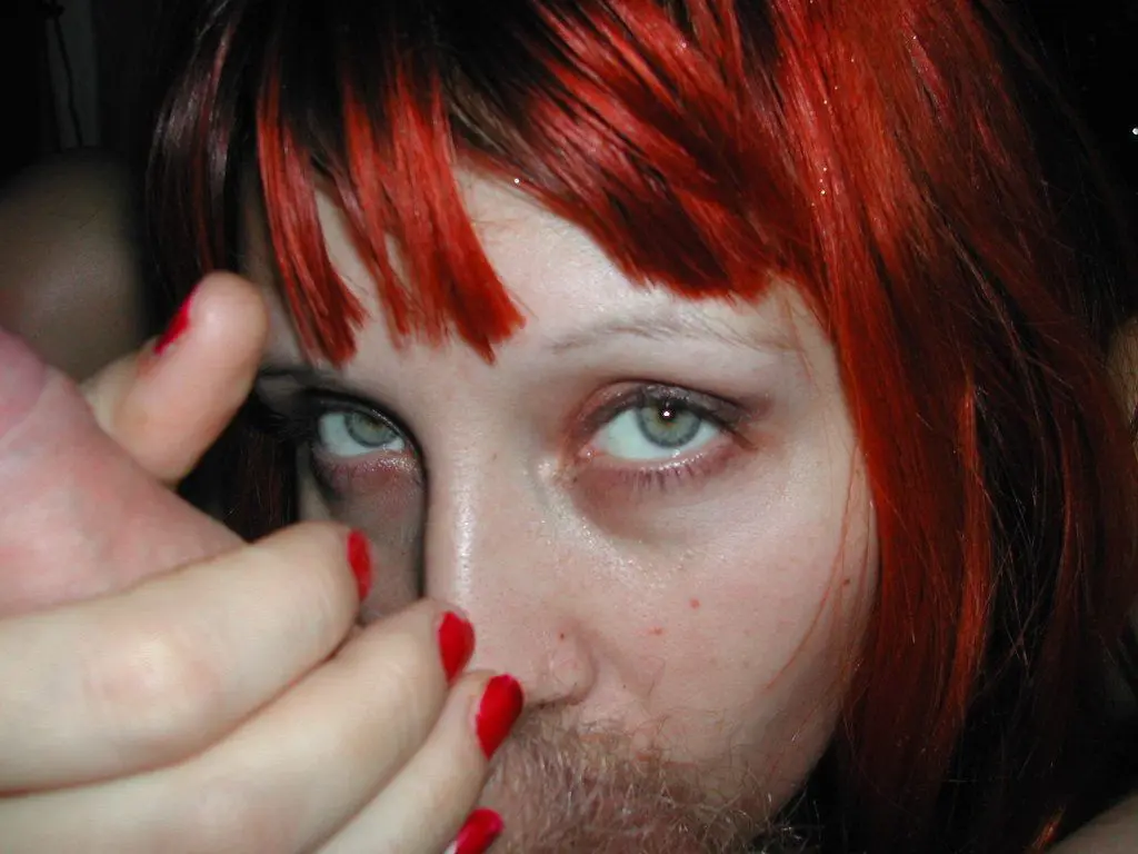 Russian slut rides bottle in homemade sex - explicit amateur porn photo