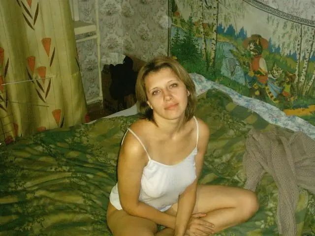 Russian slut rides bottle in homemade sex - explicit amateur porn photo