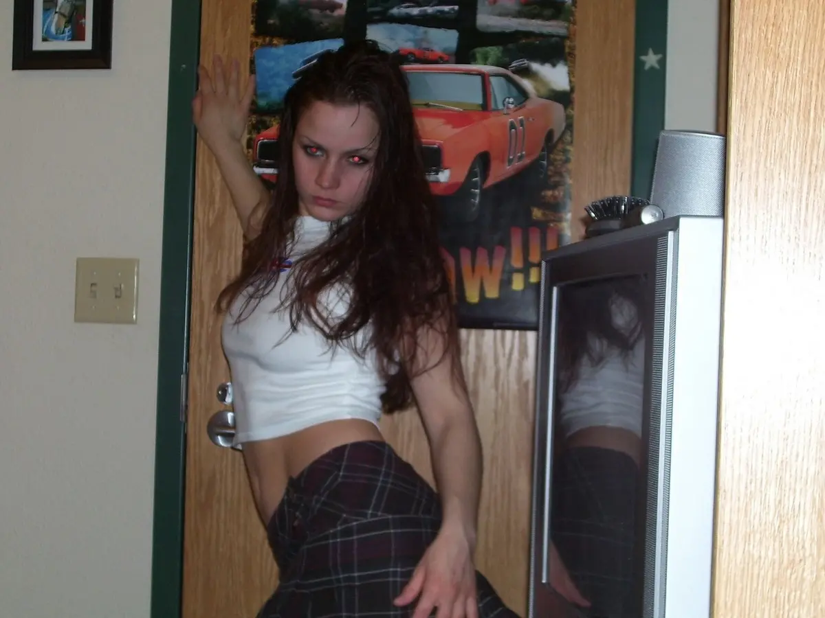 Hot Amateur Babe's Depraved Moments of Pleasure