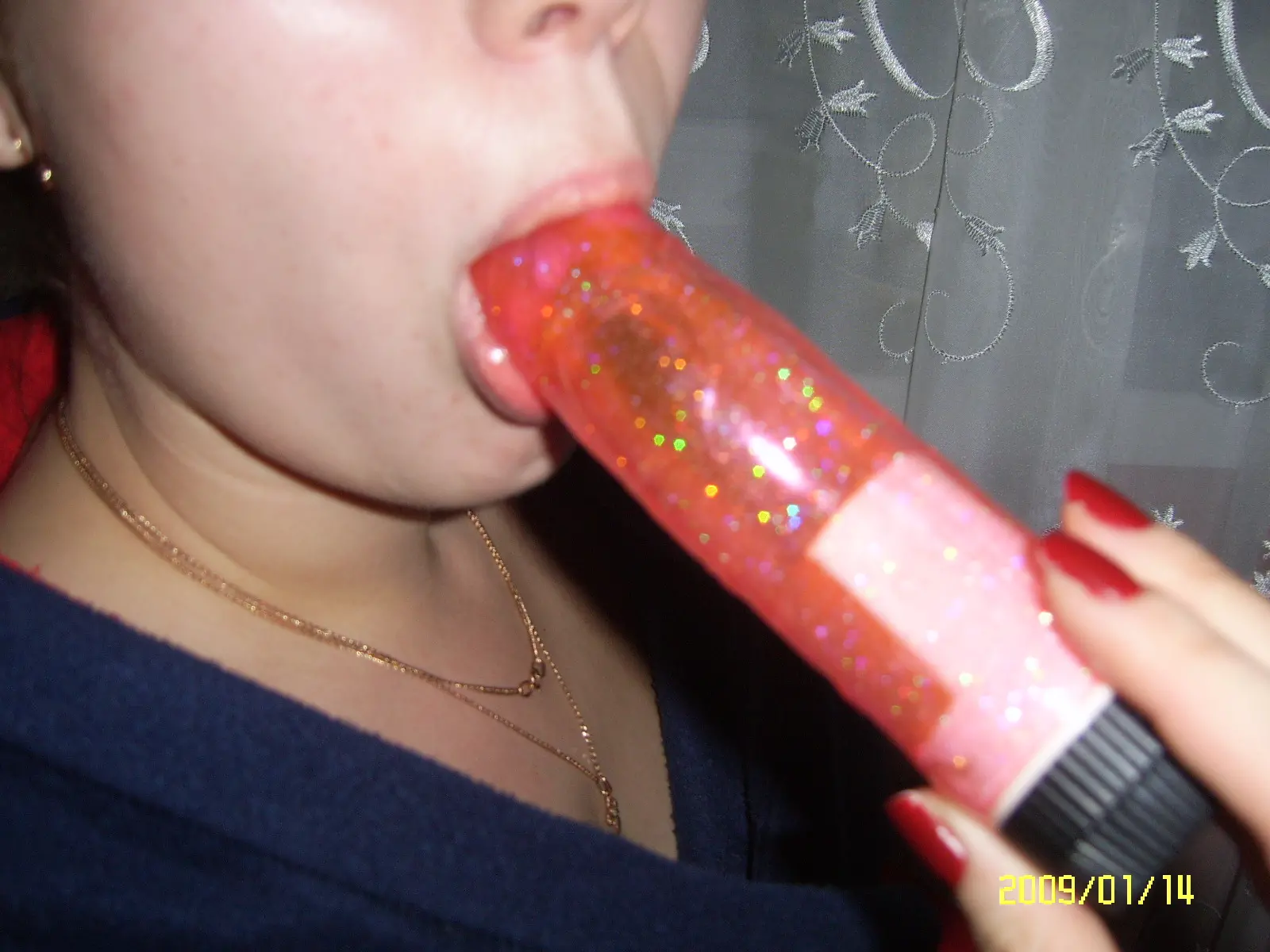 Hot MILF with Tight Ass in Amateur Porn Photo Shoot