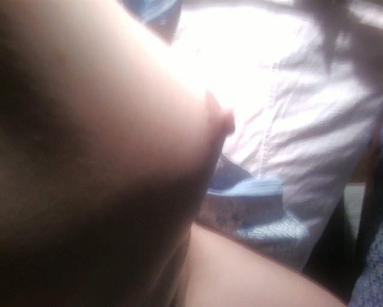 Extreme Intimacy: Hot Model in Explicit Amateur Porn with Arousal Moments