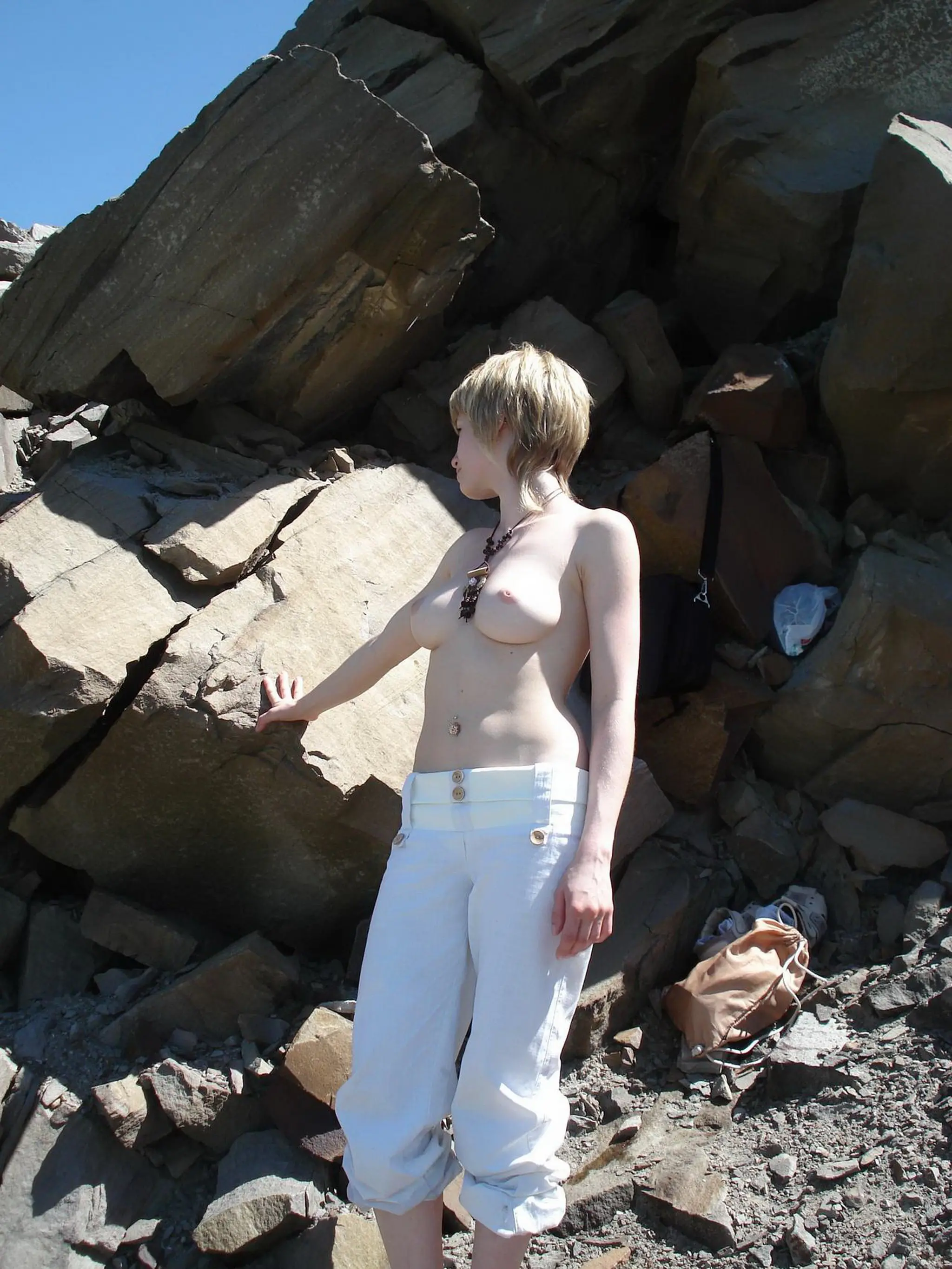 Private Sex Photos: Hot Girl Reveals Intimacy and Sizzling Moments