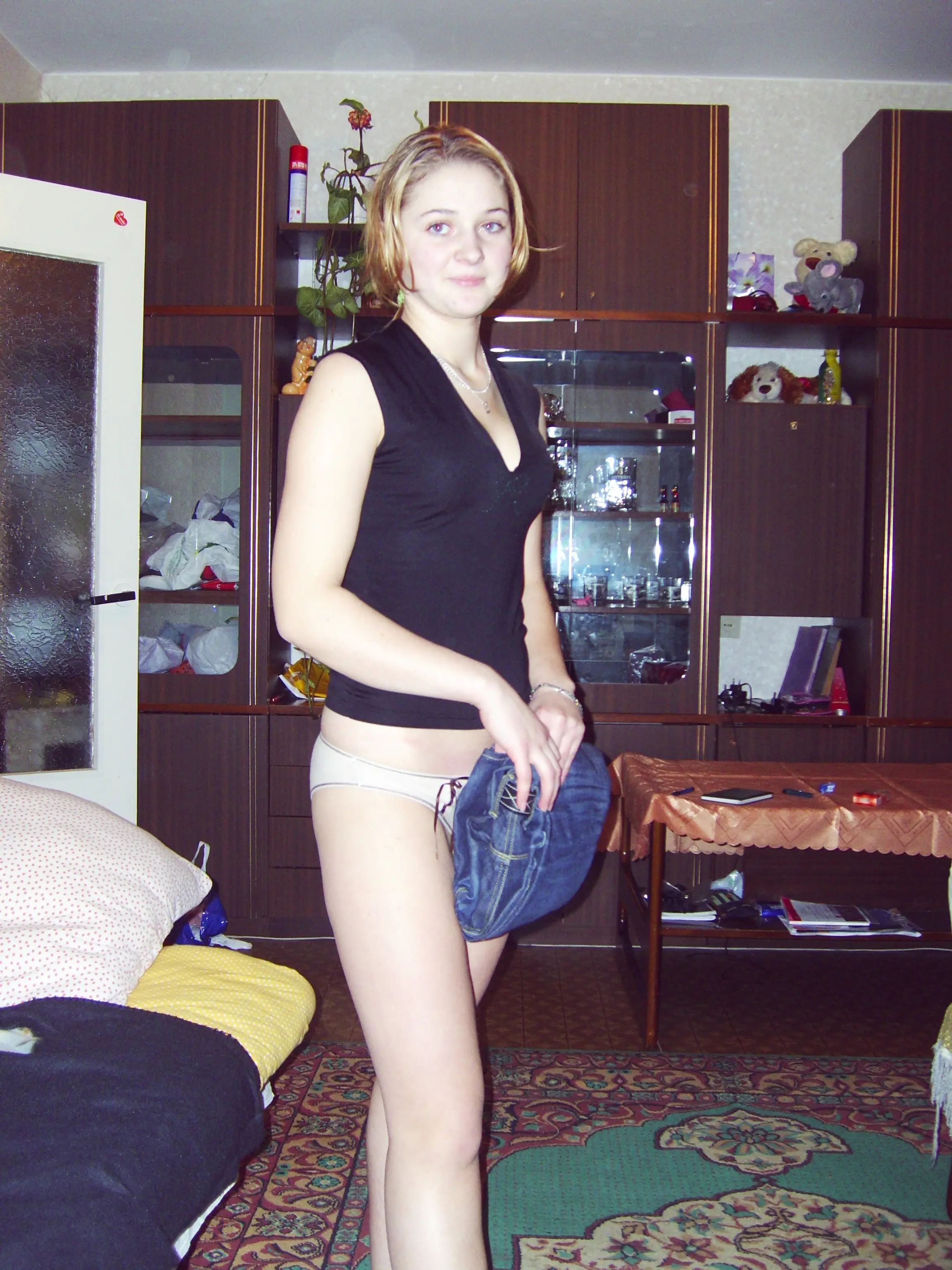 Hot and Horny Amateur Girl Takes Hard Cock in Wet Pussy