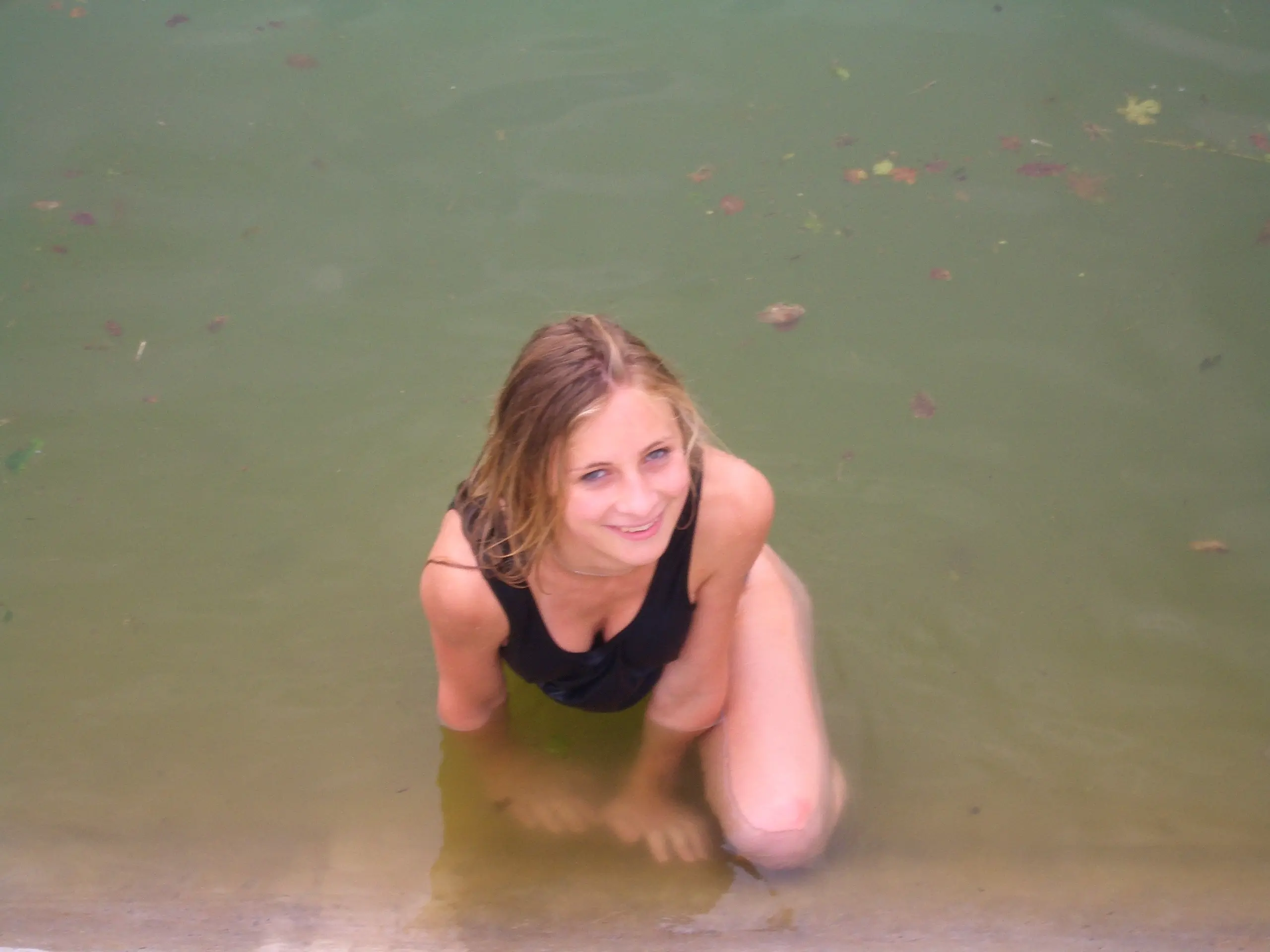 Amateur Teases by Showing Her Tits: Explicit and Seductive Photos