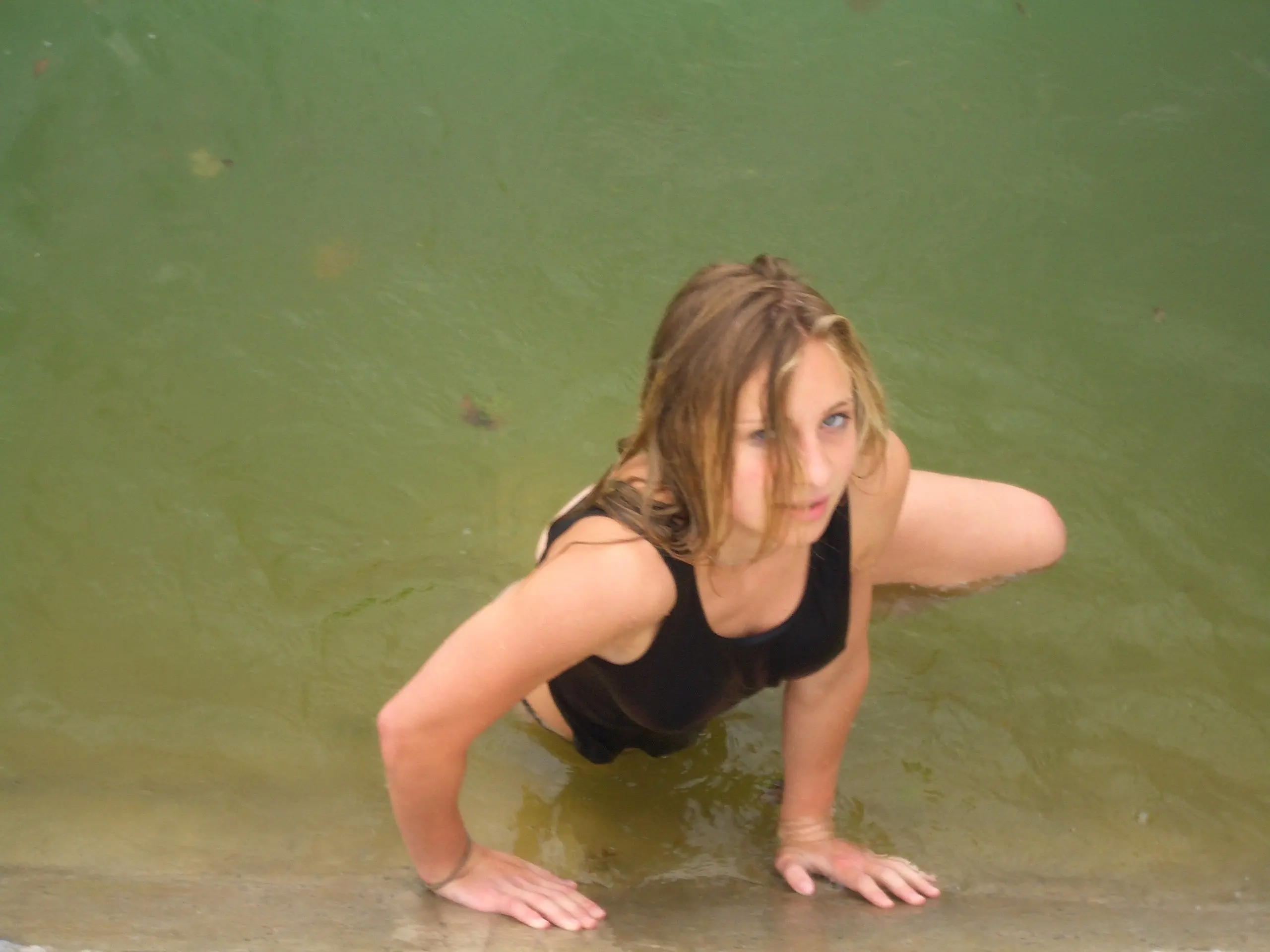 Amateur Teases by Showing Her Tits: Explicit and Seductive Photos