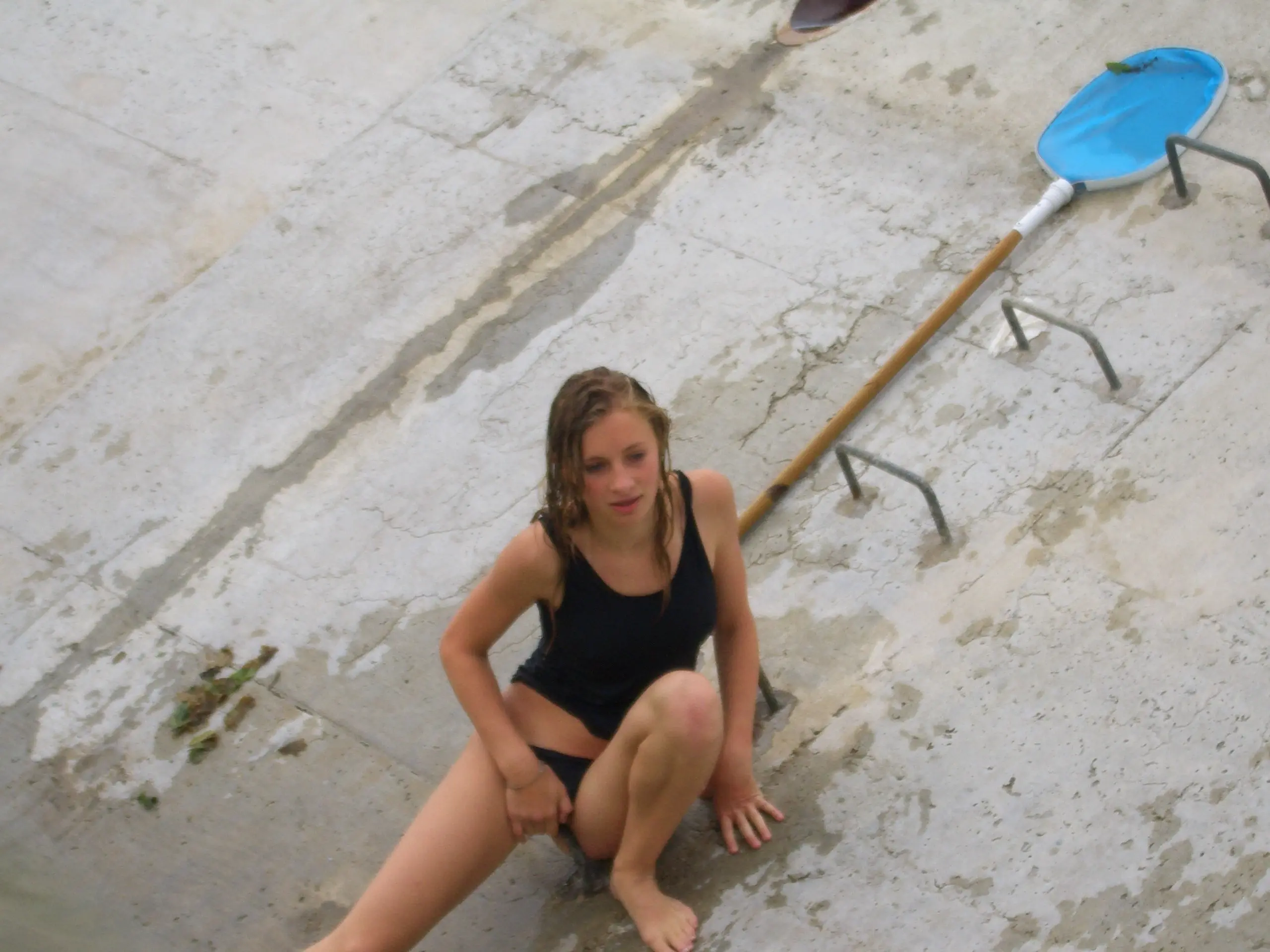 Amateur Teases by Showing Her Tits: Explicit and Seductive Photos