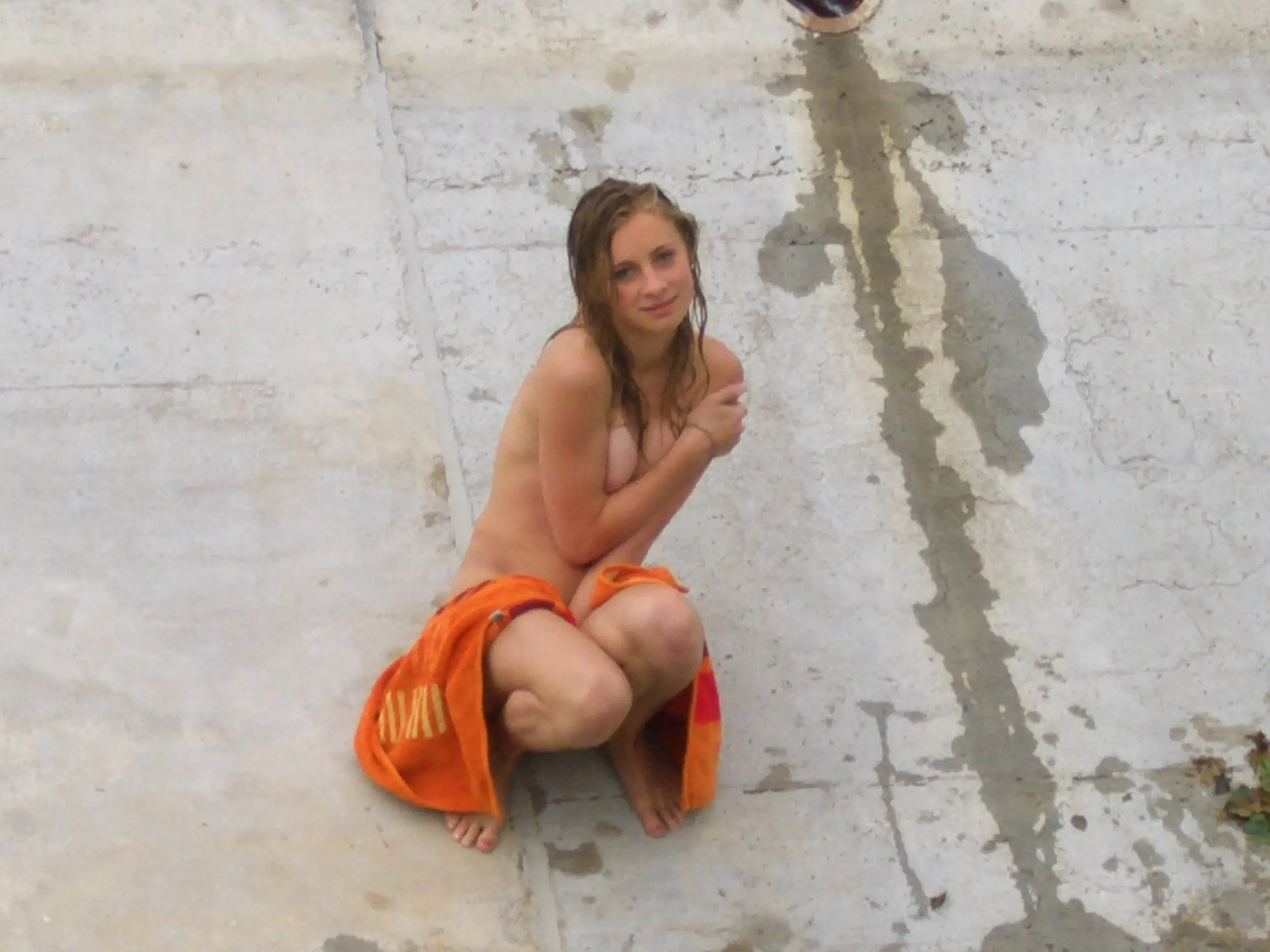 Amateur Teases by Showing Her Tits: Explicit and Seductive Photos