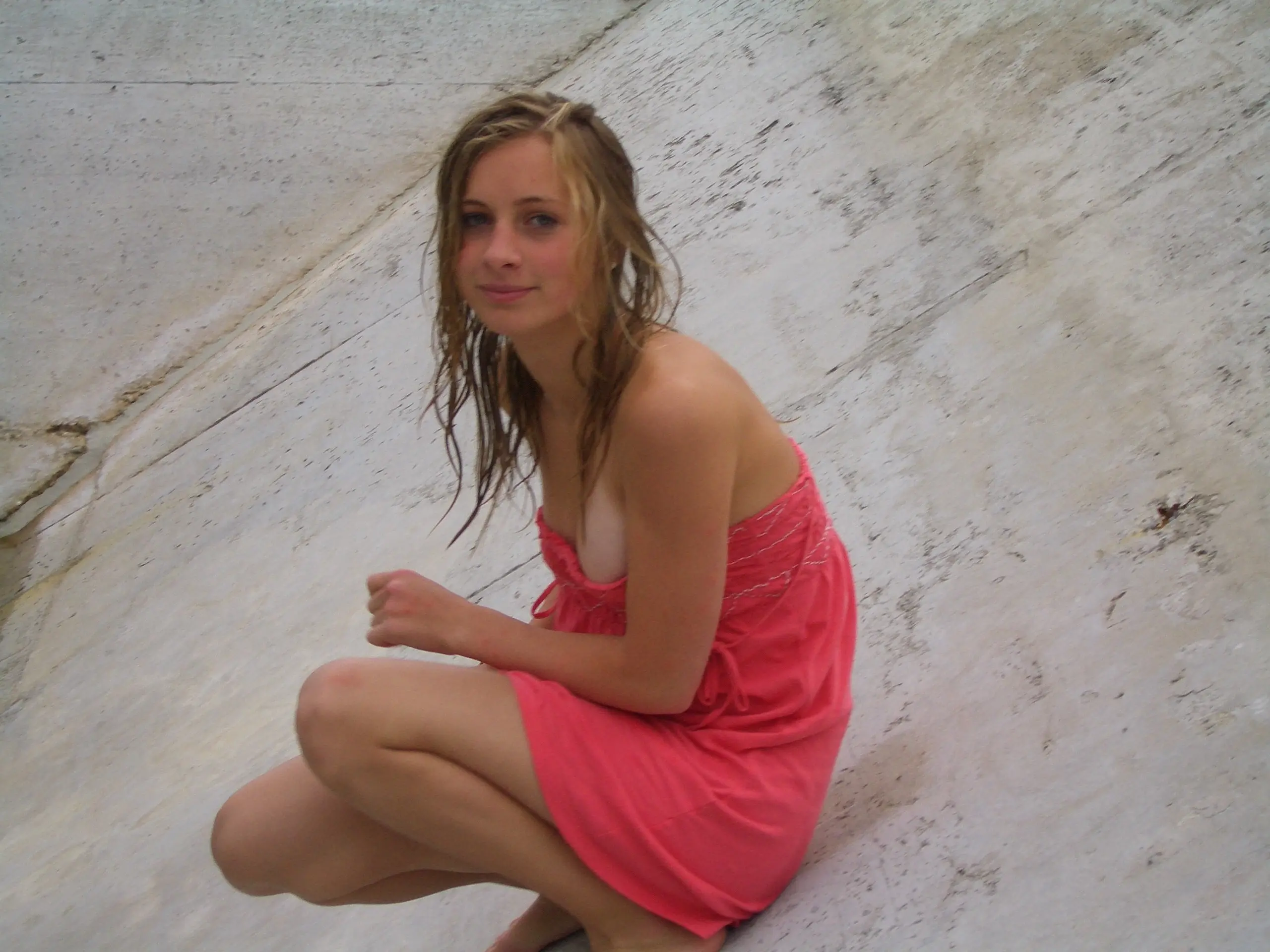 Amateur Teases by Showing Her Tits: Explicit and Seductive Photos