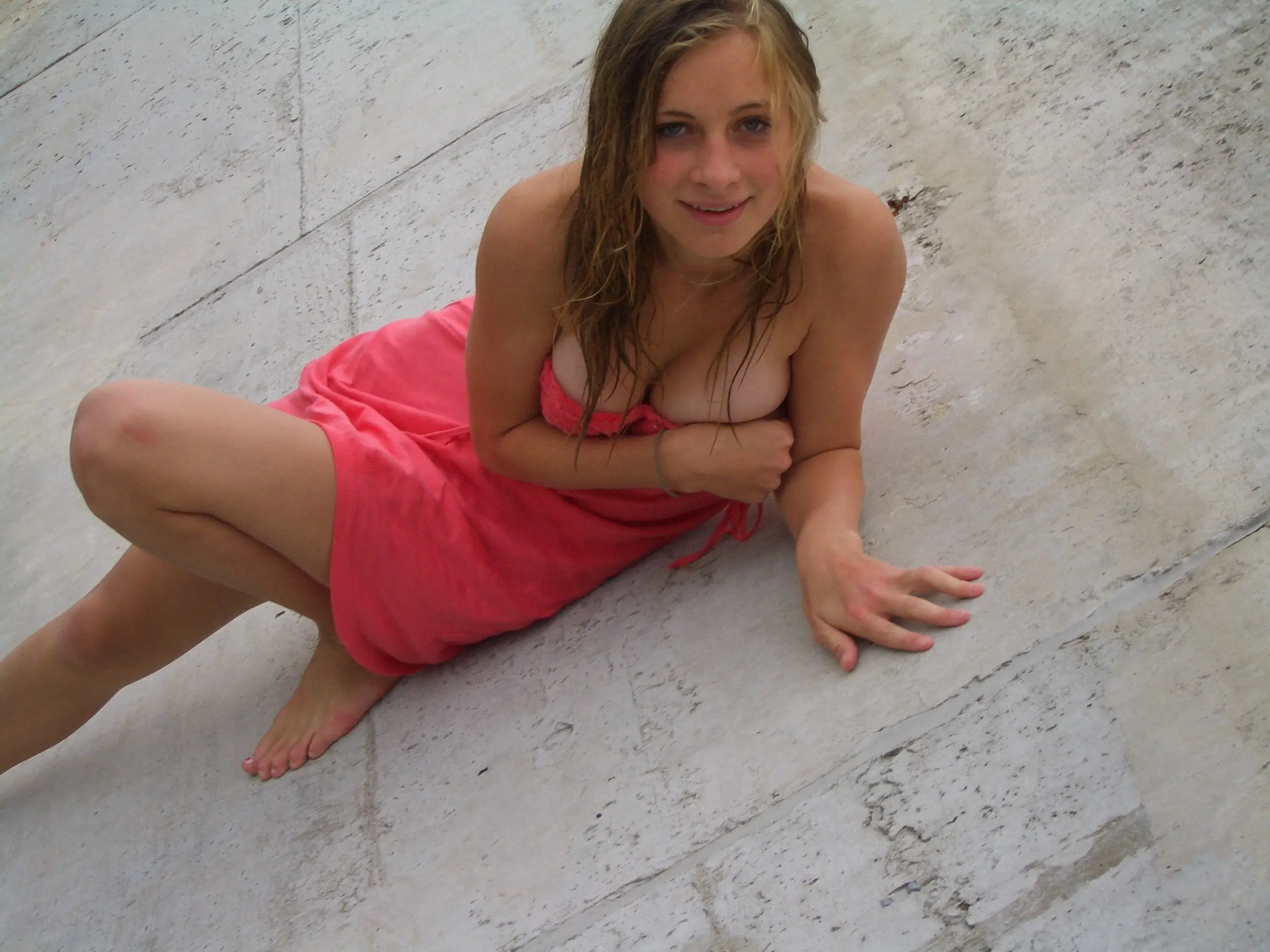 Amateur Teases by Showing Her Tits: Explicit and Seductive Photos