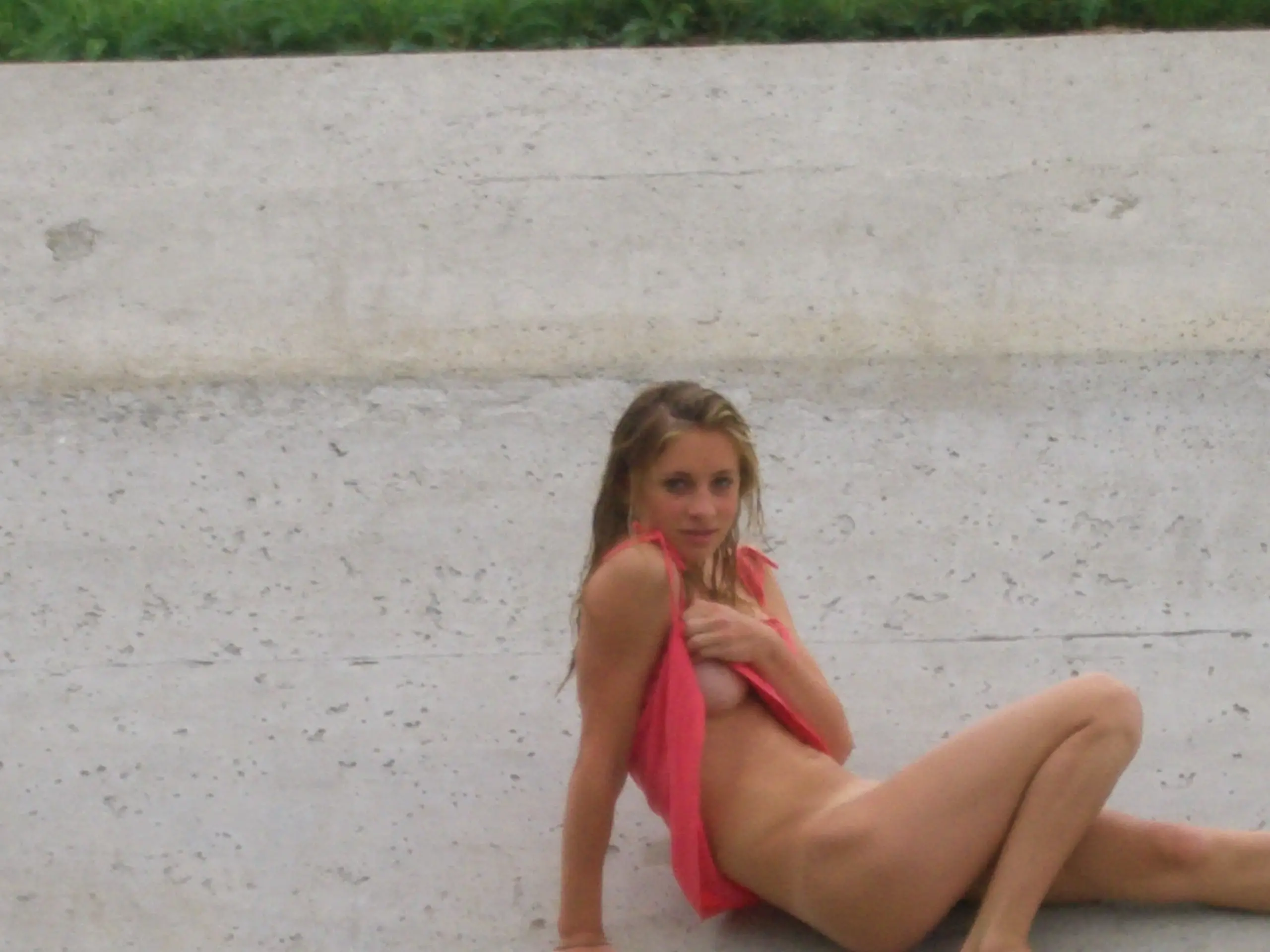 Amateur Teases by Showing Her Tits: Explicit and Seductive Photos