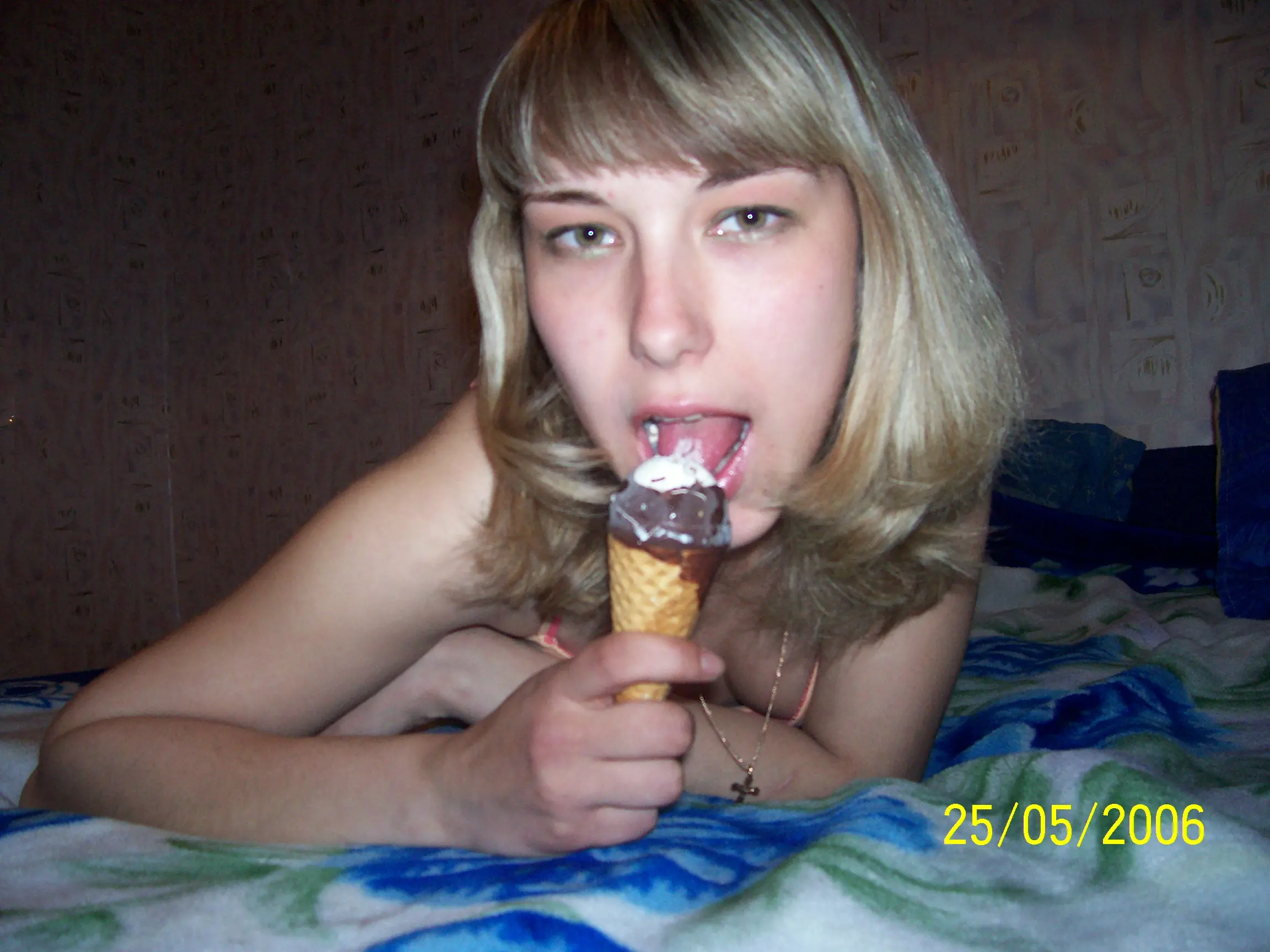 Watch Hot Amateur Porn with Sexy Babe Online