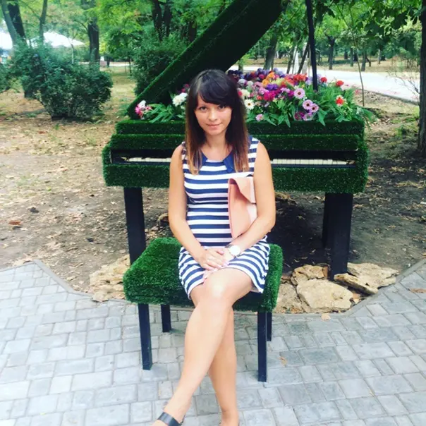 Tour Agency Employee Exposes Personal Nudes: Amateur Porn Pics