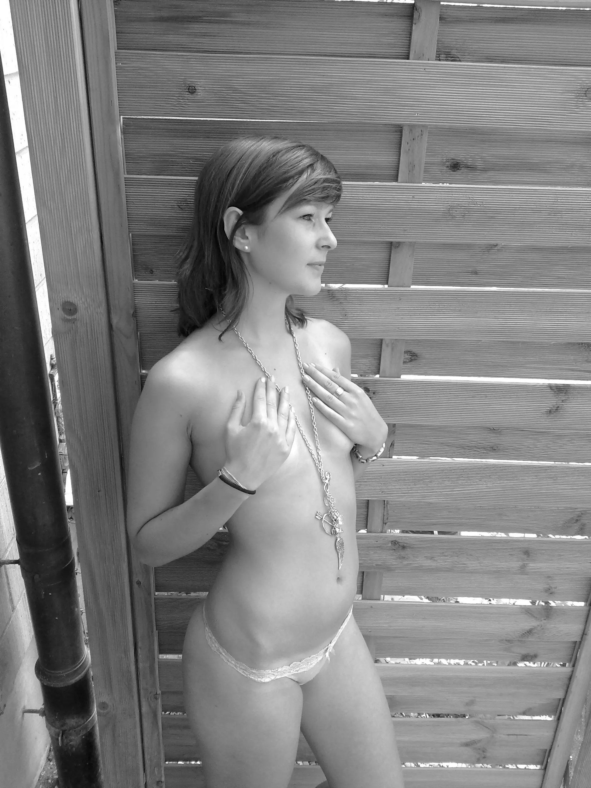 Amateur Babe Loves Showing Off Her Boobs and Ass