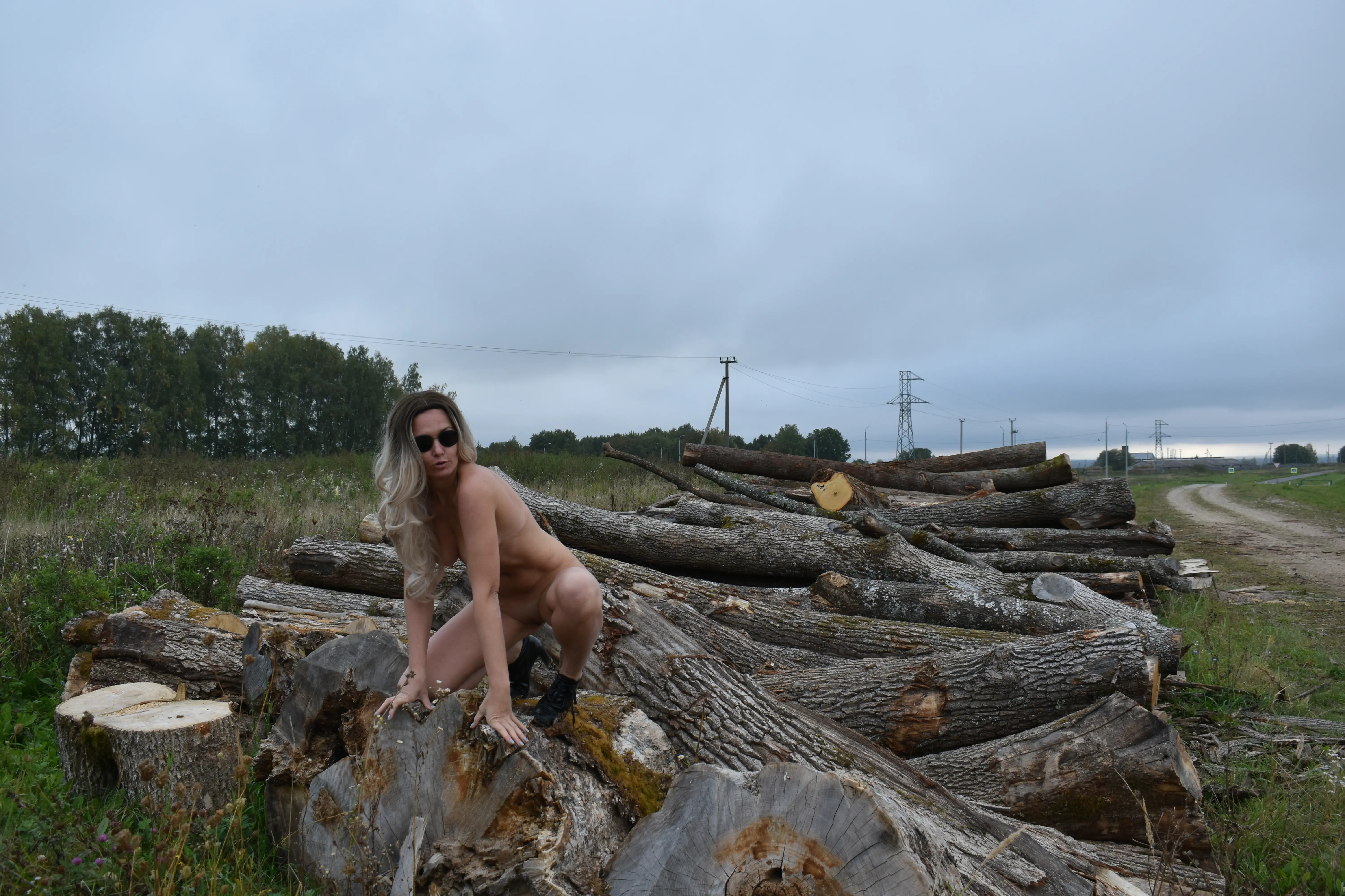 Sexy Girl Straddling Log: Explicit Amateur Photo
