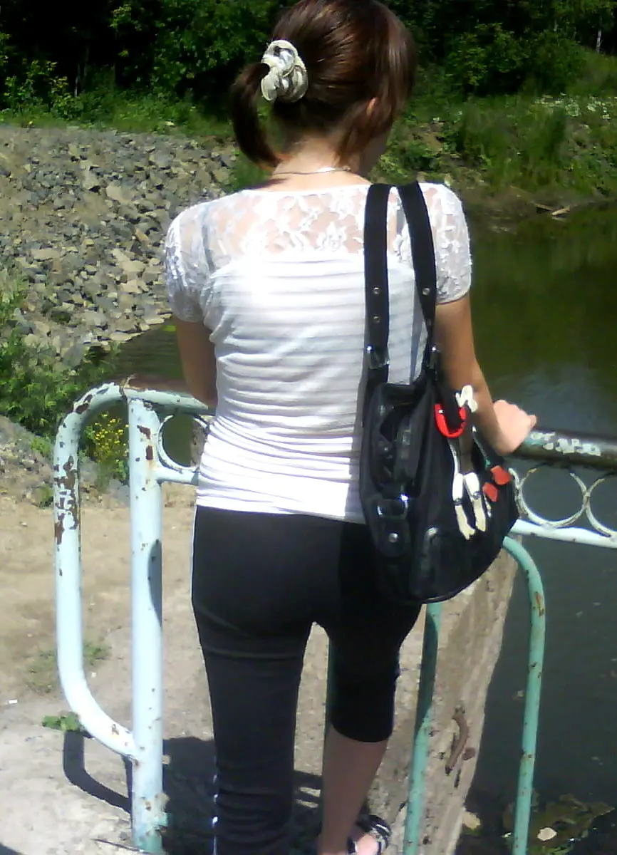 Drunk Girl Gets Cumshot on Face in Amateur Porn Pic