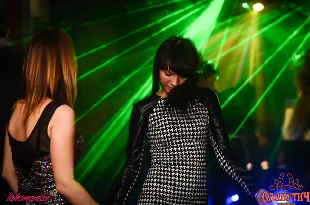 Tour Agency Employee Exposes Personal Nudes: Amateur Porn Pics