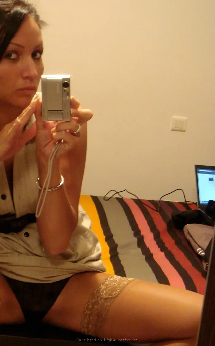 Hot Amateur Porn Pics: Sexy Woman Ready for Intimate Adventures