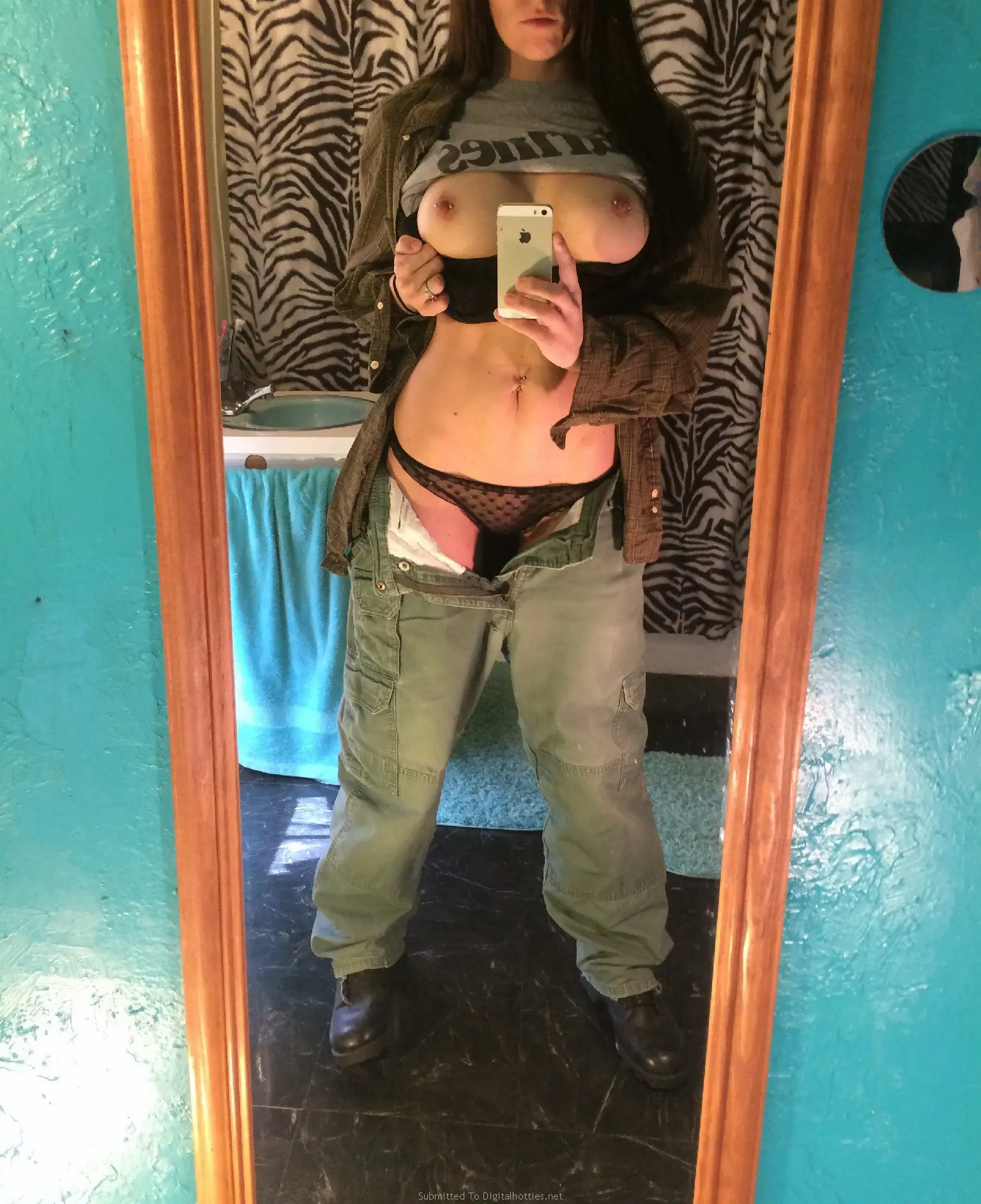 Explicit Amateur Busty Girl Nude Photos in Mirror