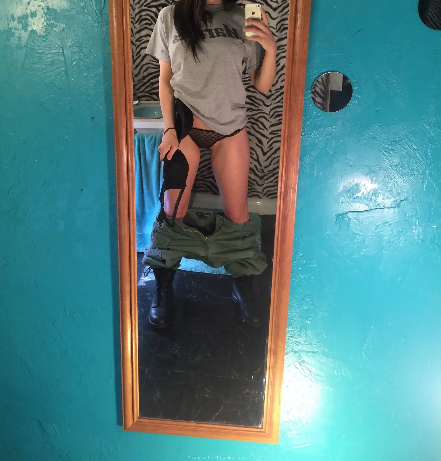 Explicit Amateur Busty Girl Nude Photos in Mirror