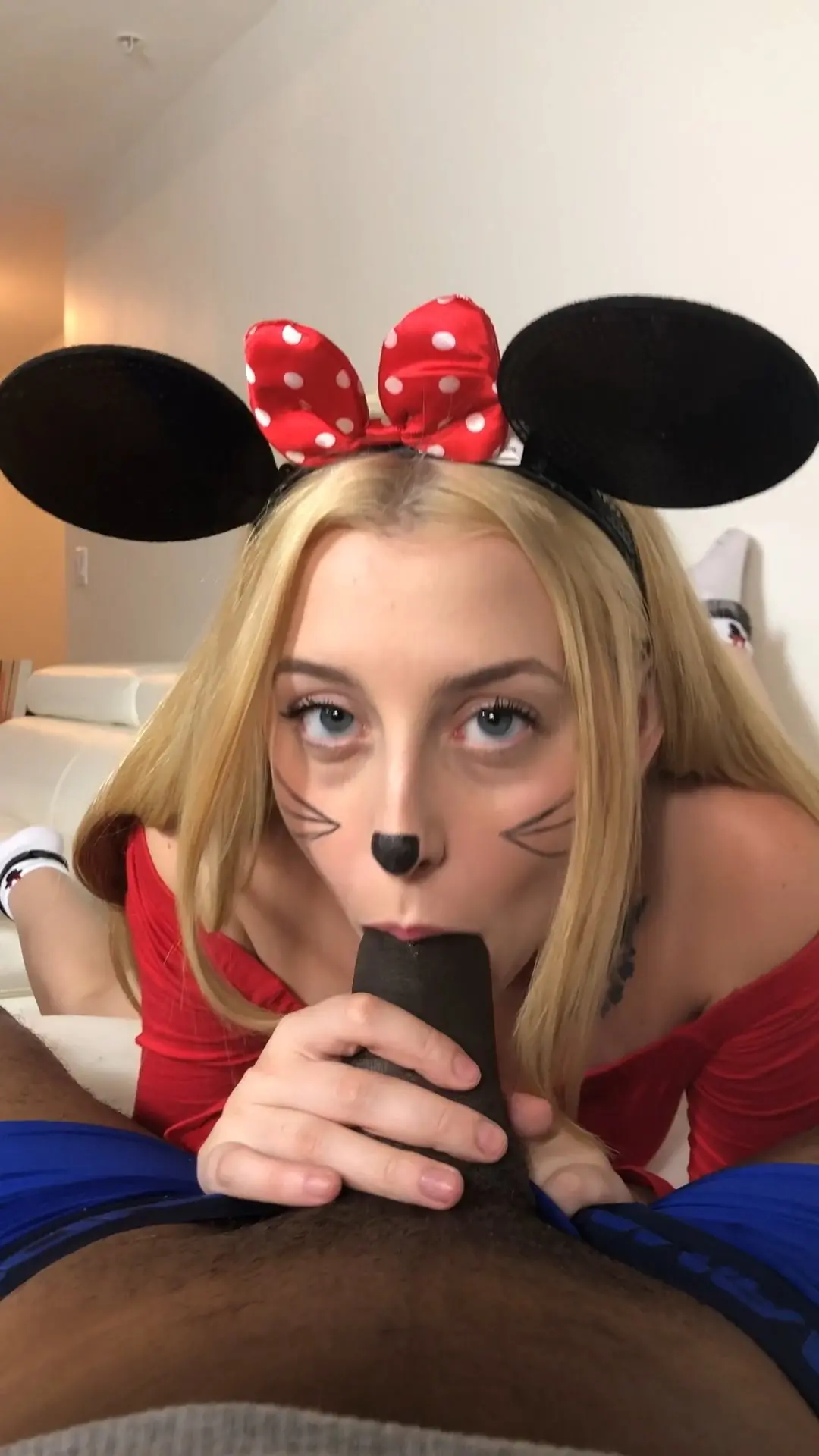 Interracial Blonde Amateur Sex: Hot Scenes and Passionate Moments with Black Boyfriend