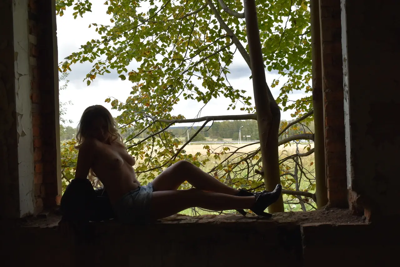 Exploring Abandoned Building Naked: Amateur Nude Photo Inside [Explicit]