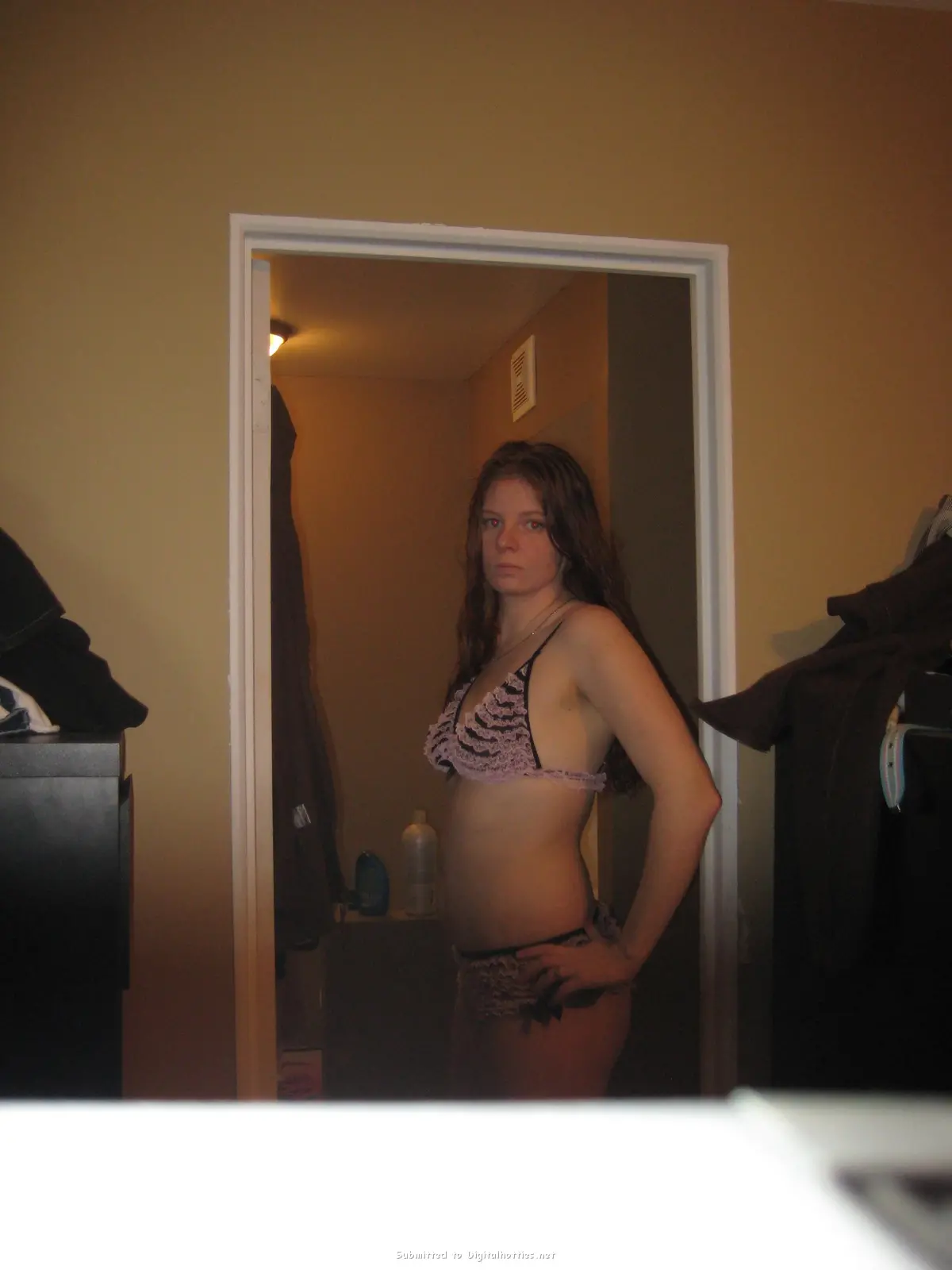 Sexy Babe Shows Off Blowjob Skills in Amateur Porn Pics