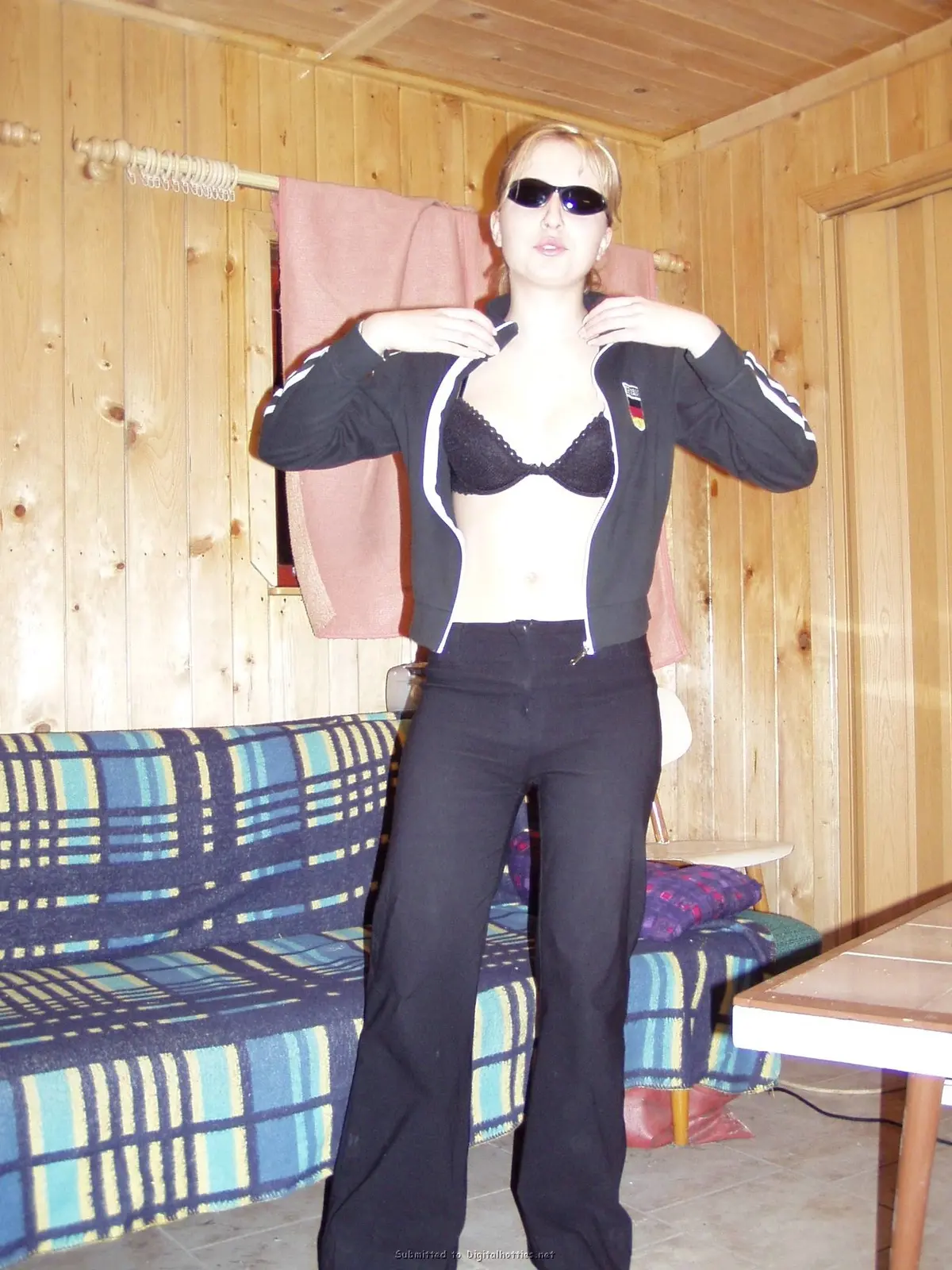 Shy Girl Gives Blowjob to Guy - Amateur Porn Photo Explicit Scene