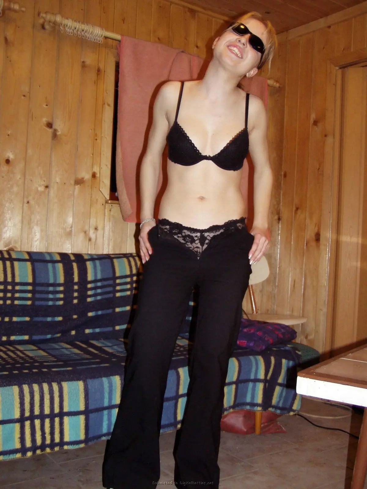 Shy Girl Gives Blowjob to Guy - Amateur Porn Photo Explicit Scene