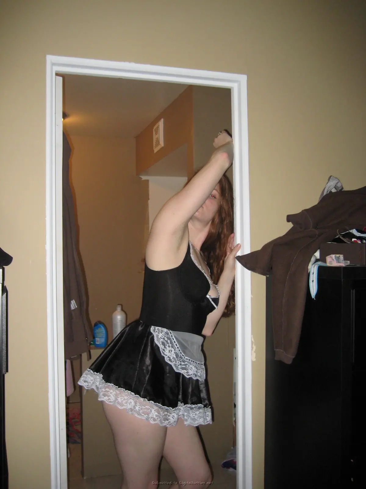 Sexy Babe Shows Off Blowjob Skills in Amateur Porn Pics