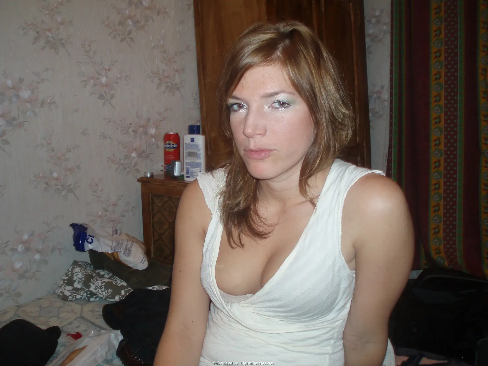 Amateur Porn Pics: Hairy Pussy Slut Exposed in Explicit Photos