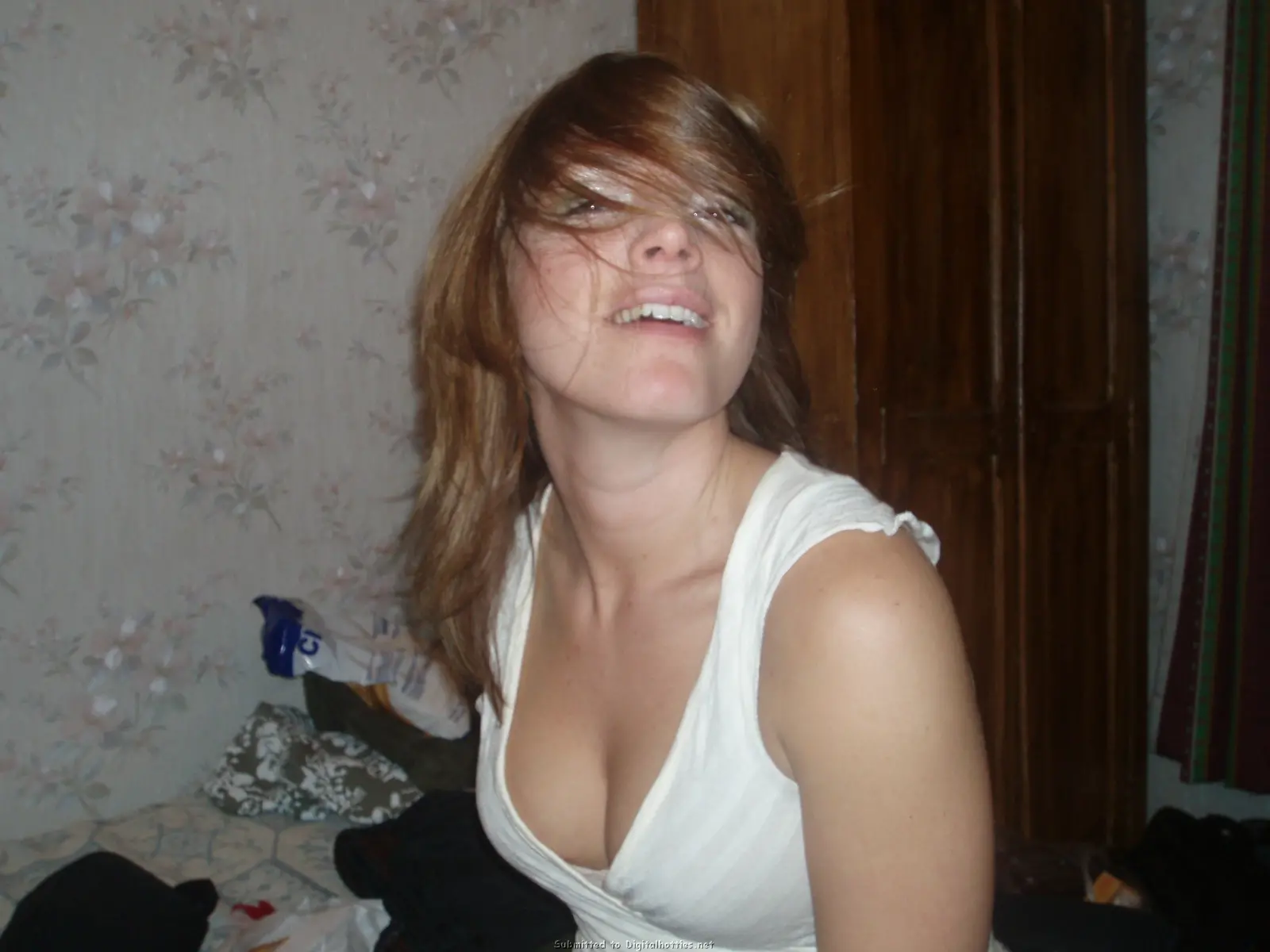 Amateur Porn Pics: Hairy Pussy Slut Exposed in Explicit Photos