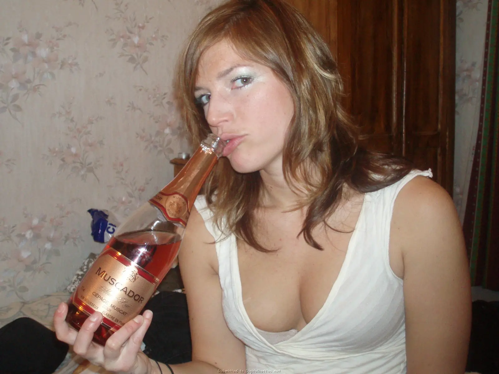 Amateur Porn Pics: Hairy Pussy Slut Exposed in Explicit Photos