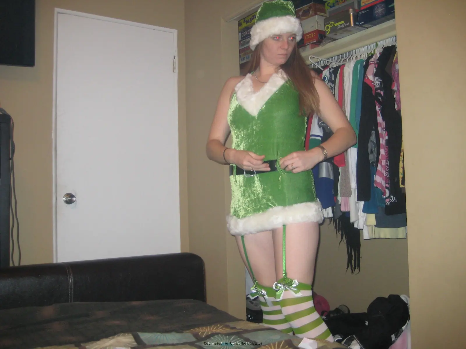 Sexy Babe Shows Off Blowjob Skills in Amateur Porn Pics