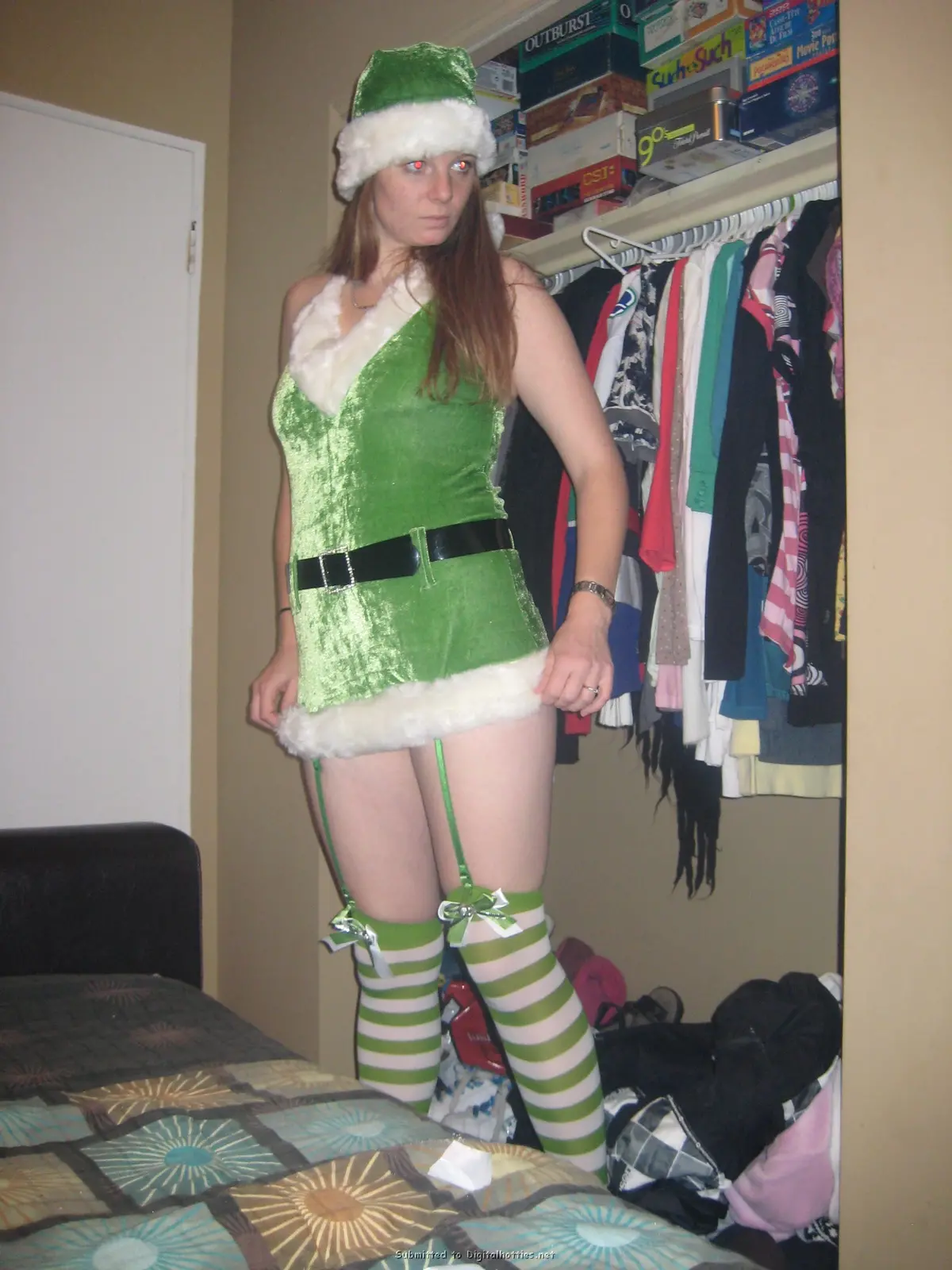 Sexy Babe Shows Off Blowjob Skills in Amateur Porn Pics