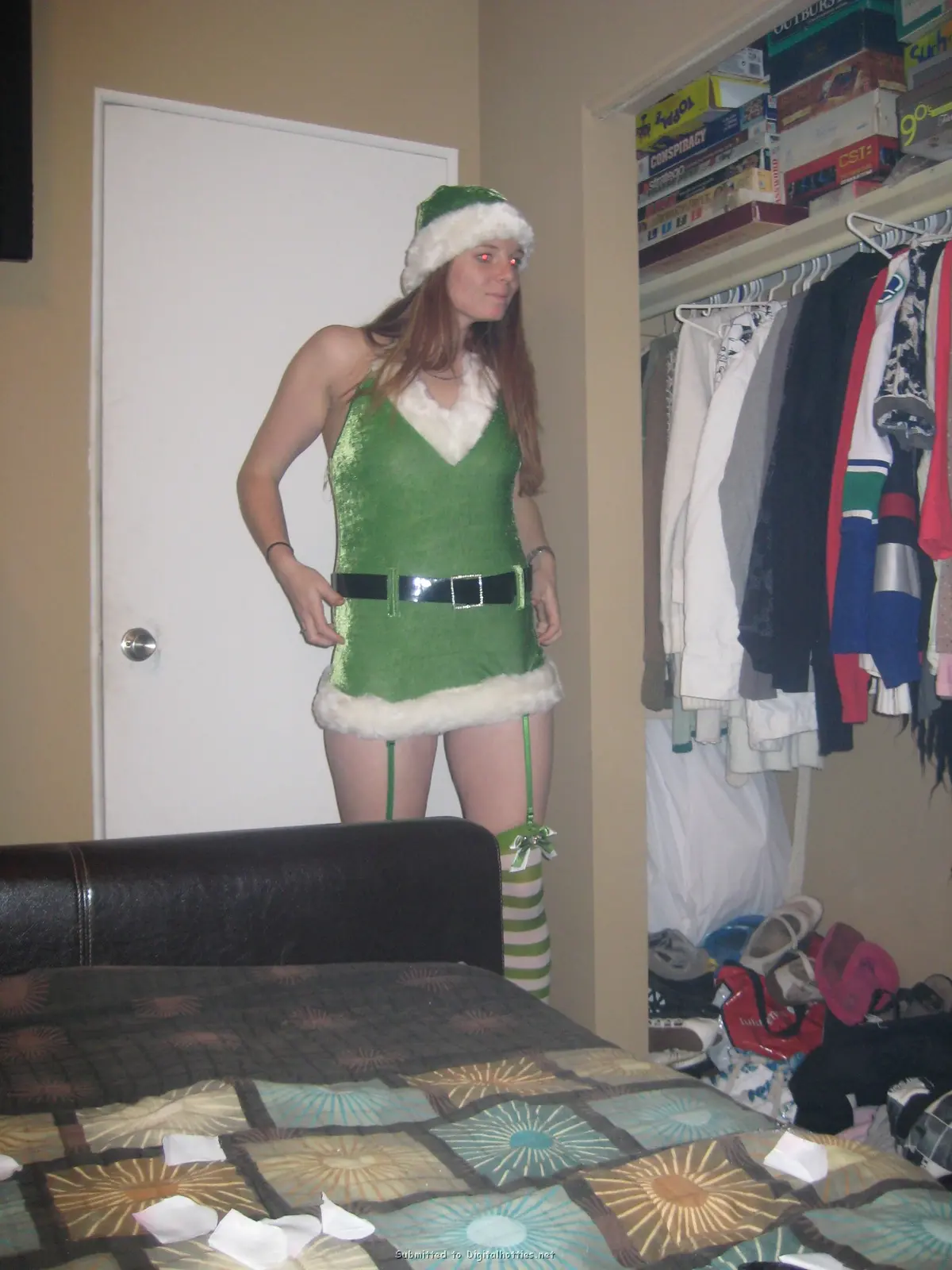 Sexy Babe Shows Off Blowjob Skills in Amateur Porn Pics