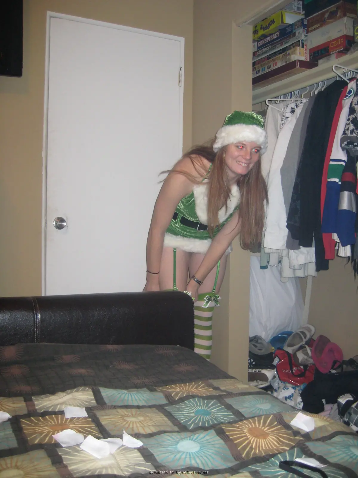 Sexy Babe Shows Off Blowjob Skills in Amateur Porn Pics