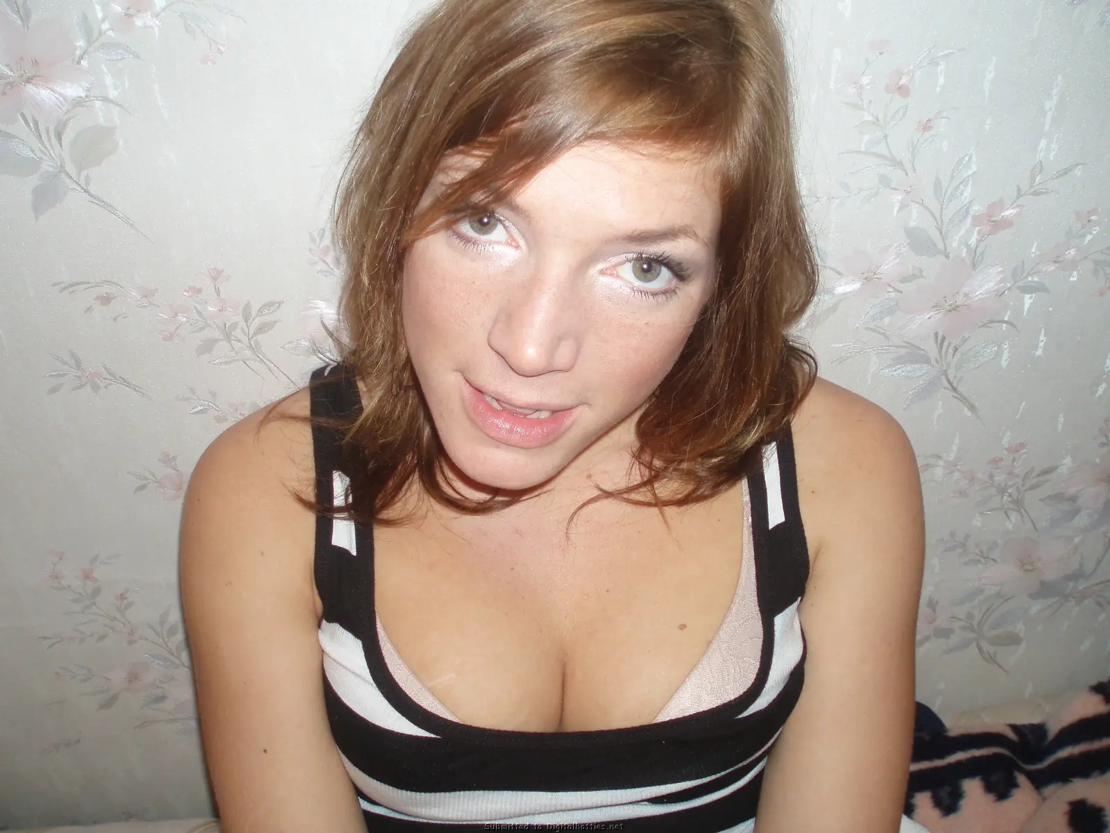 Amateur Porn Pics: Hairy Pussy Slut Exposed in Explicit Photos