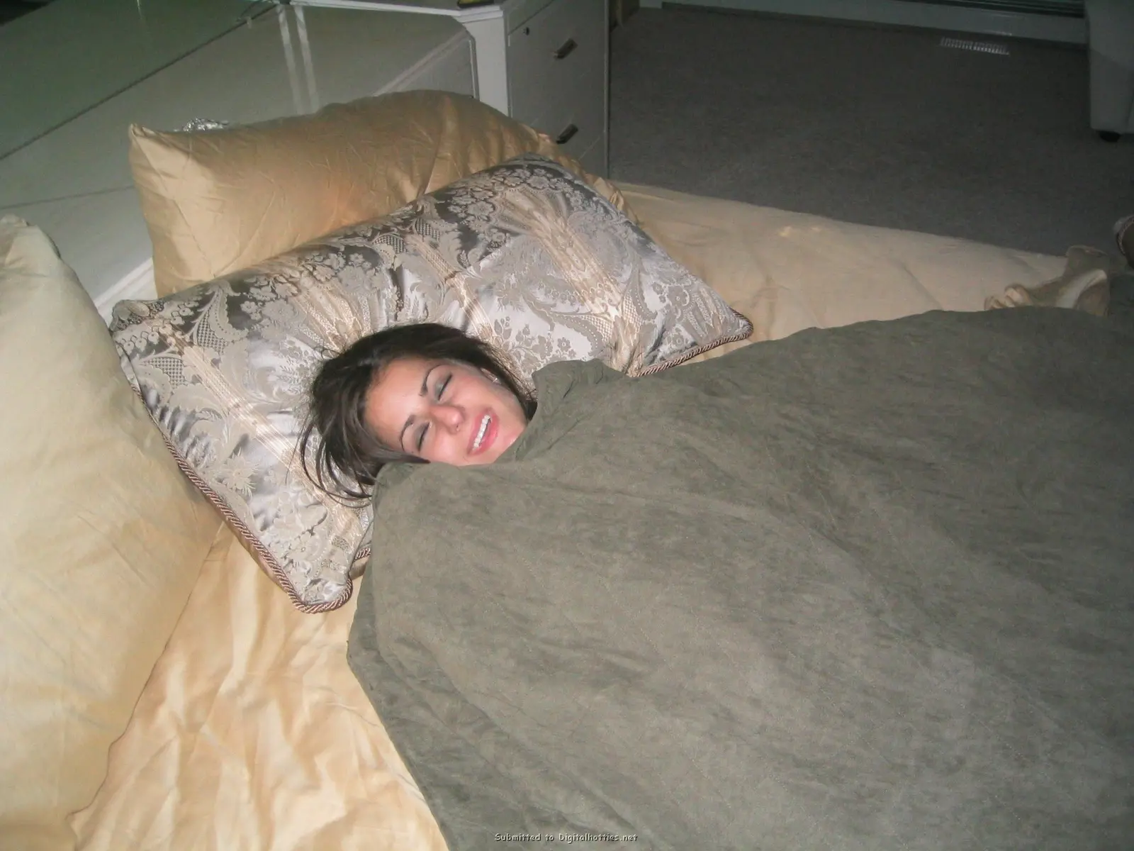 Hot Young Couple's Sex Tape: Amateur Porn Photos