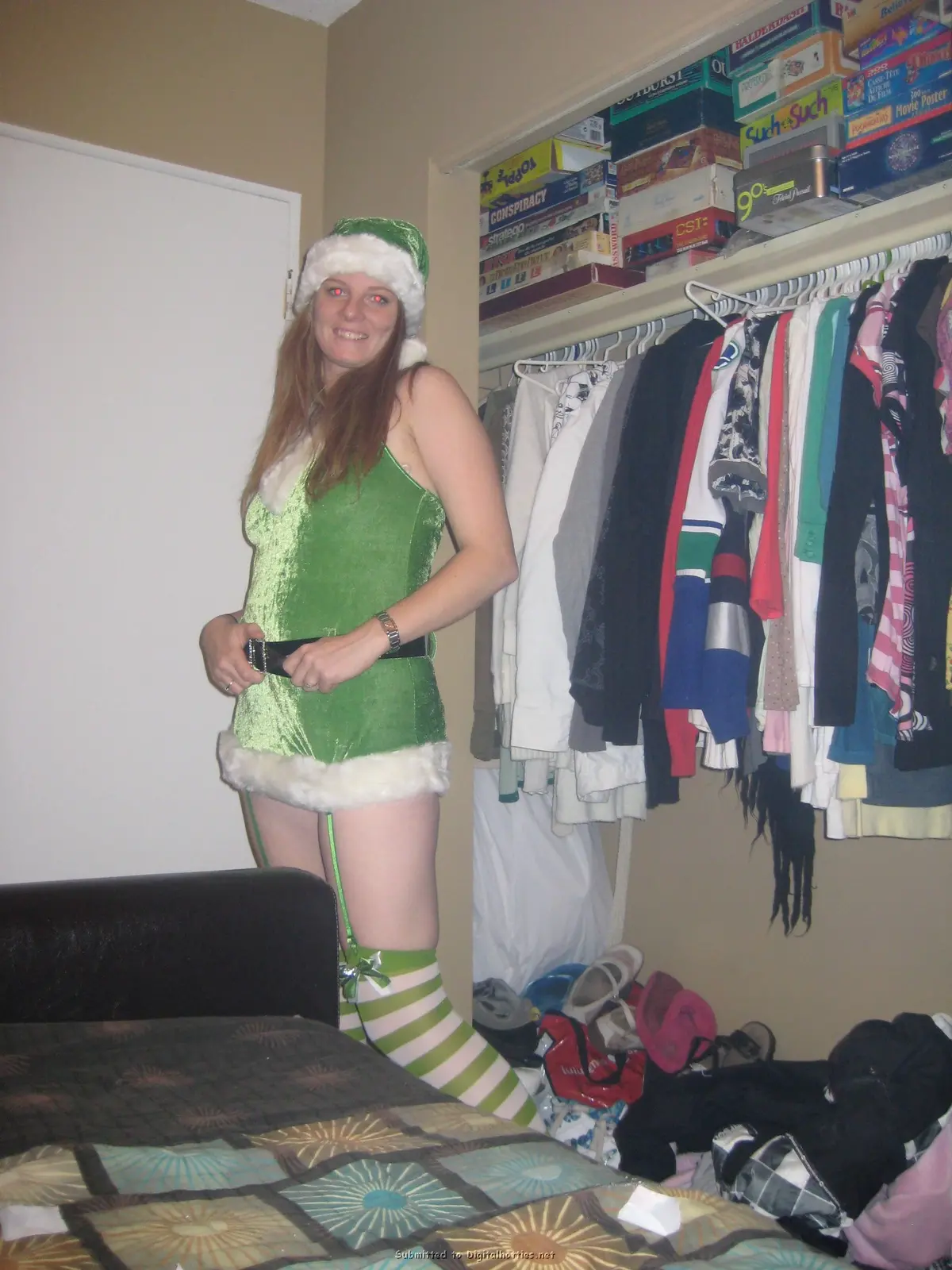 Sexy Babe Shows Off Blowjob Skills in Amateur Porn Pics