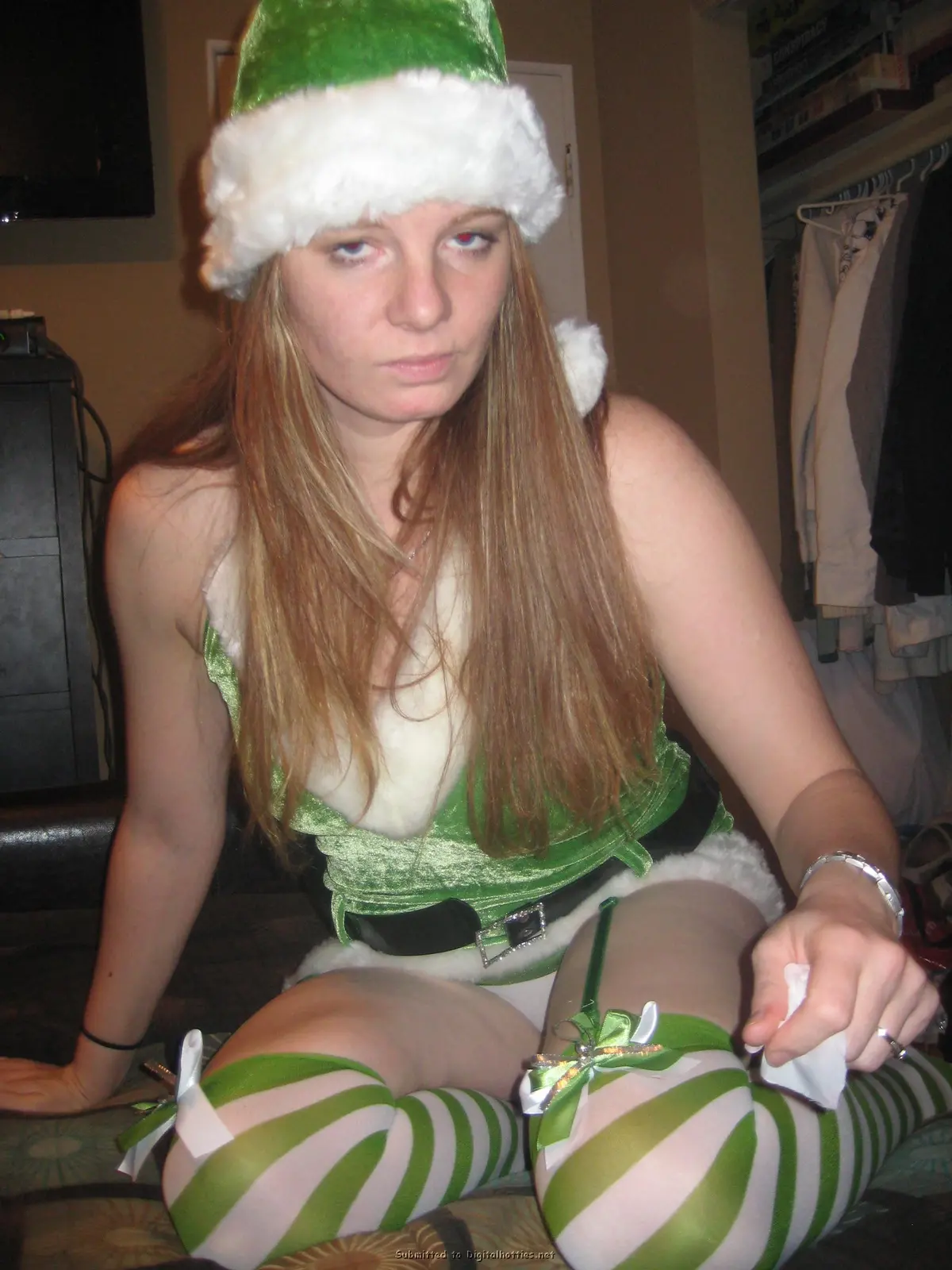 Sexy Babe Shows Off Blowjob Skills in Amateur Porn Pics