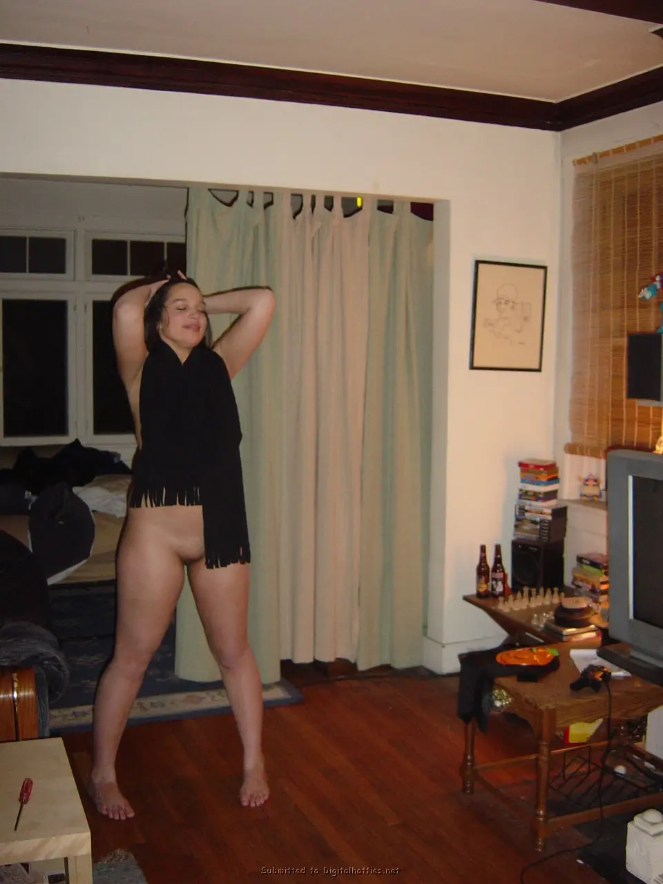 Curvy babe posing naked and fucking with guy - Amateur porn photo