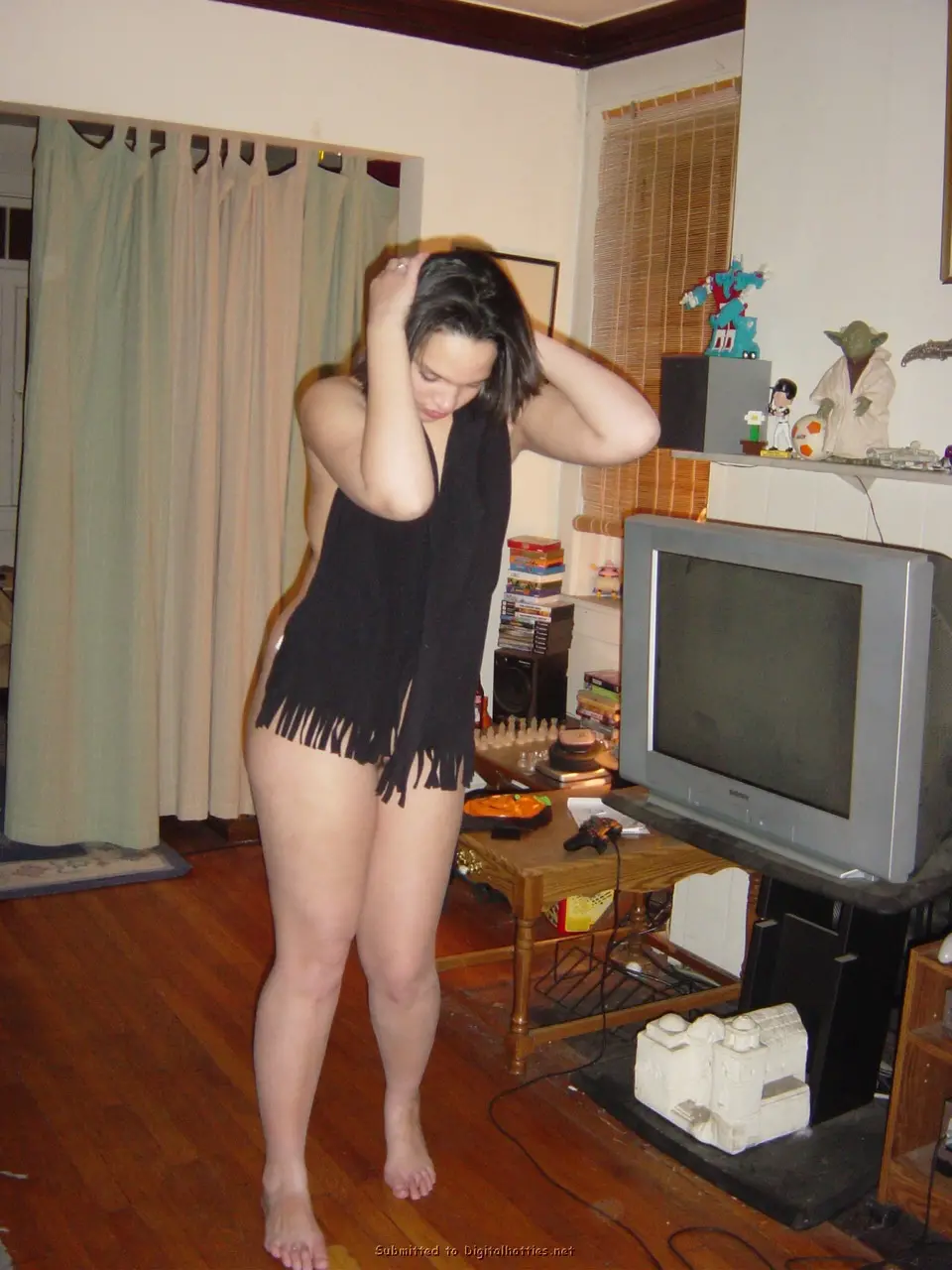 Curvy babe posing naked and fucking with guy - Amateur porn photo