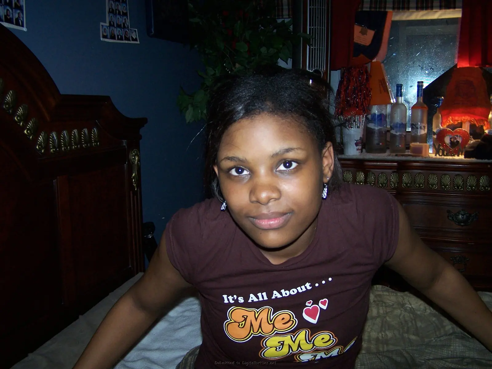 Black girl poses naked and fucks - Explicit amateur porn photos